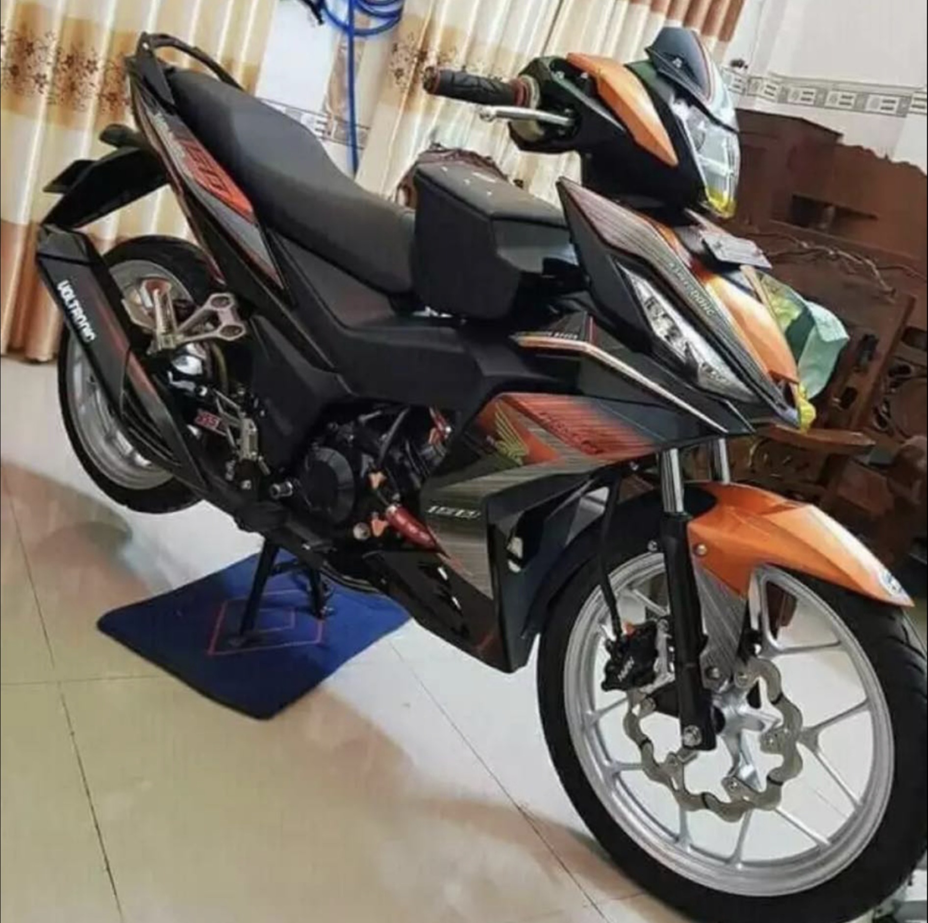 Tem rời rời winner sọc cam đen