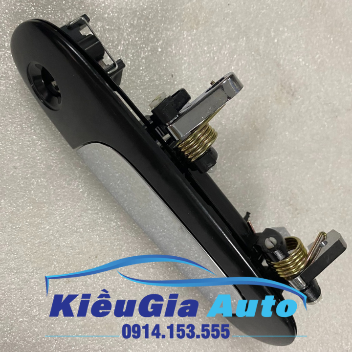 Tay mở cửa ngoài Ford Laser