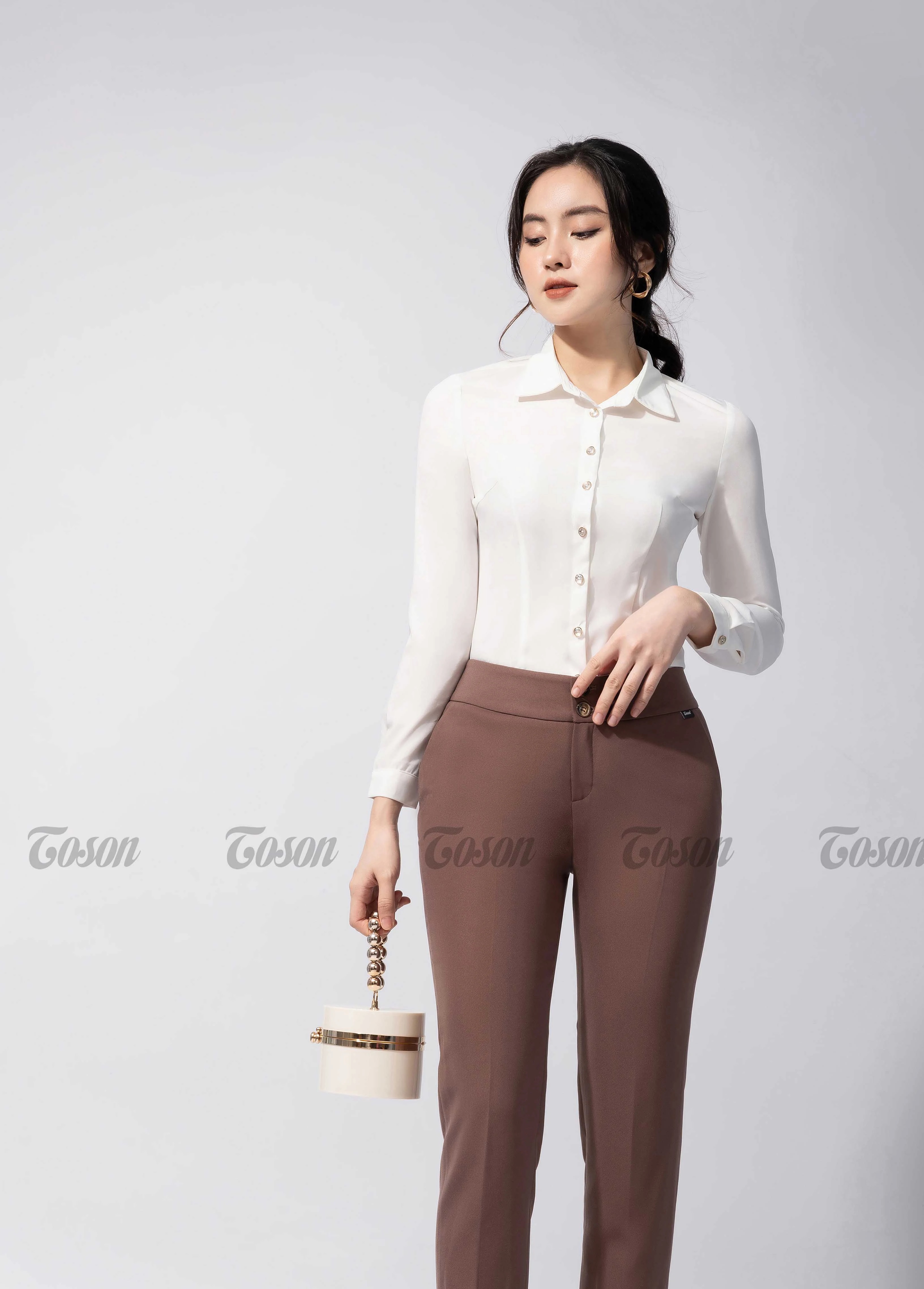 Áo trắng cơ bản chiết ly sau , măng séc 1 cúc - thô nhuyễn - toson - 12999w11