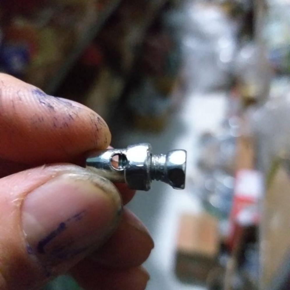 2 ốc siết cáp lớn siết dây thắng