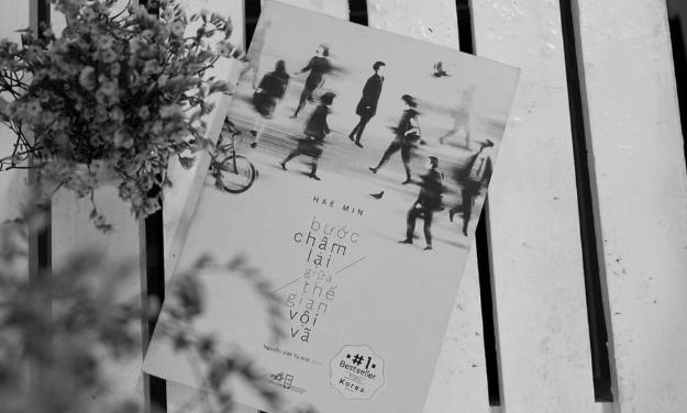 BƯỚC CHẬM LẠI GIỮA THẾ GIAN VỘI VÃ