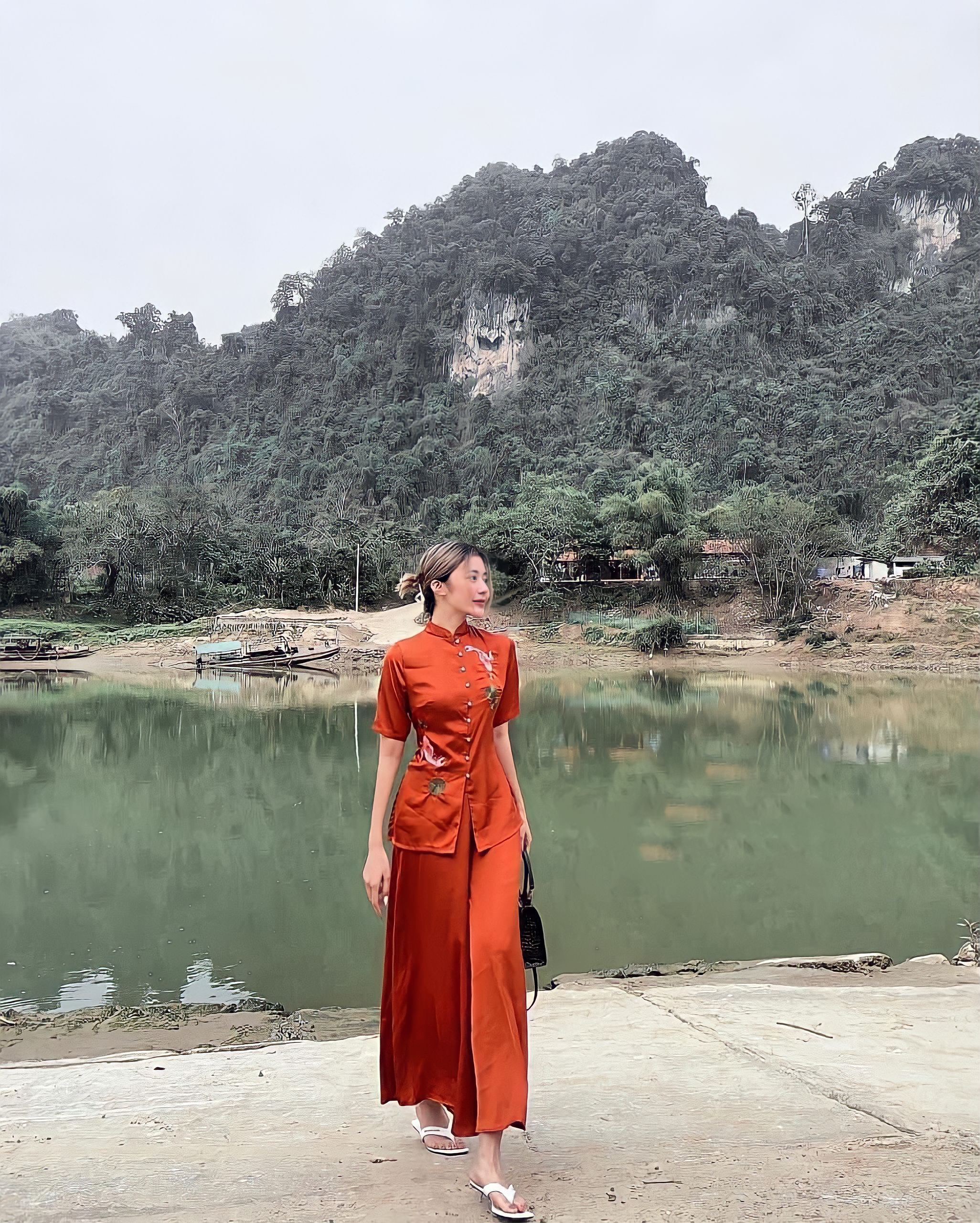 Đồ Lam Đi Chùa Vải Lụa mềm thêu cá chép L09