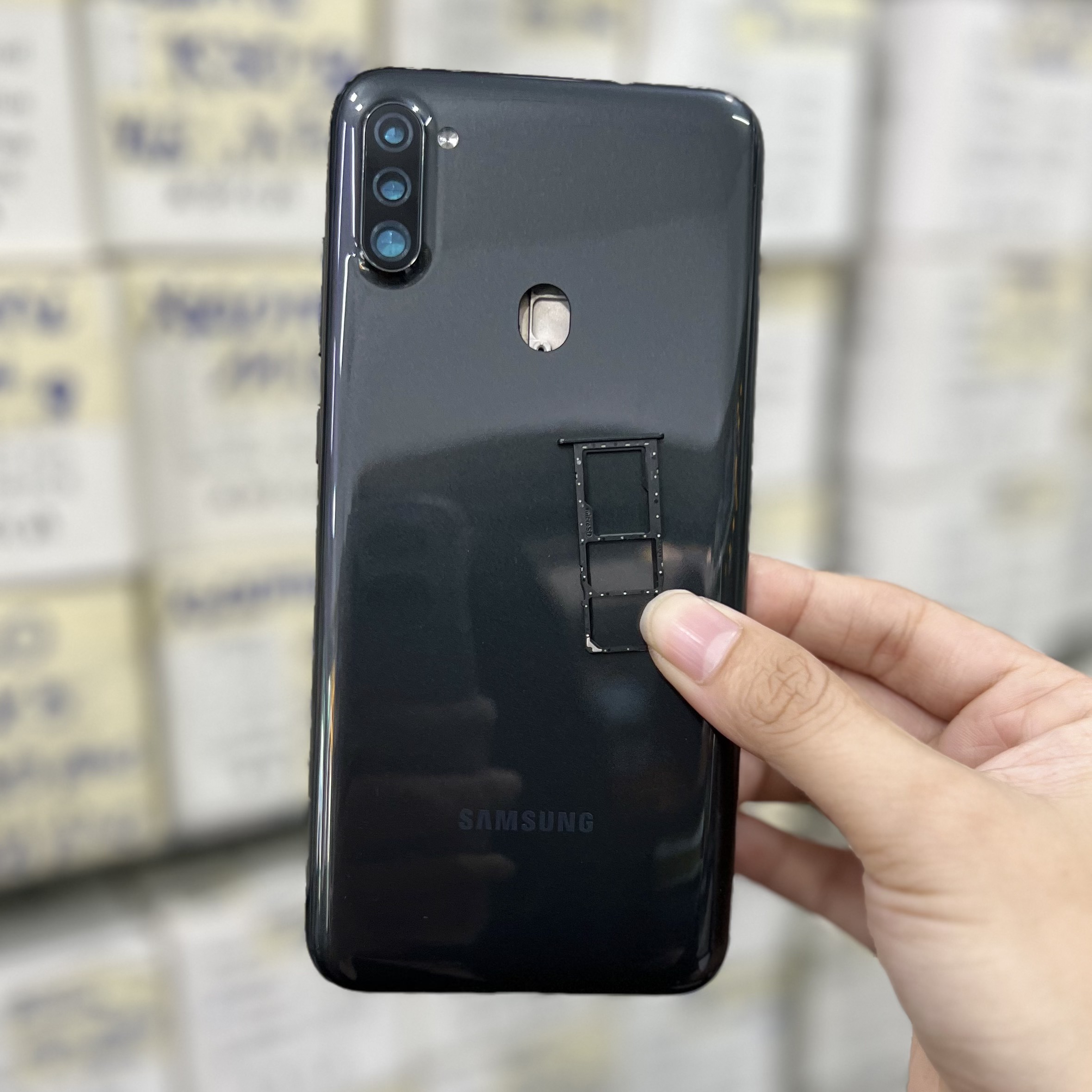 Vỏ bộ Samsung A11 (kính camera, nút, sườn , lưng, khai sim)