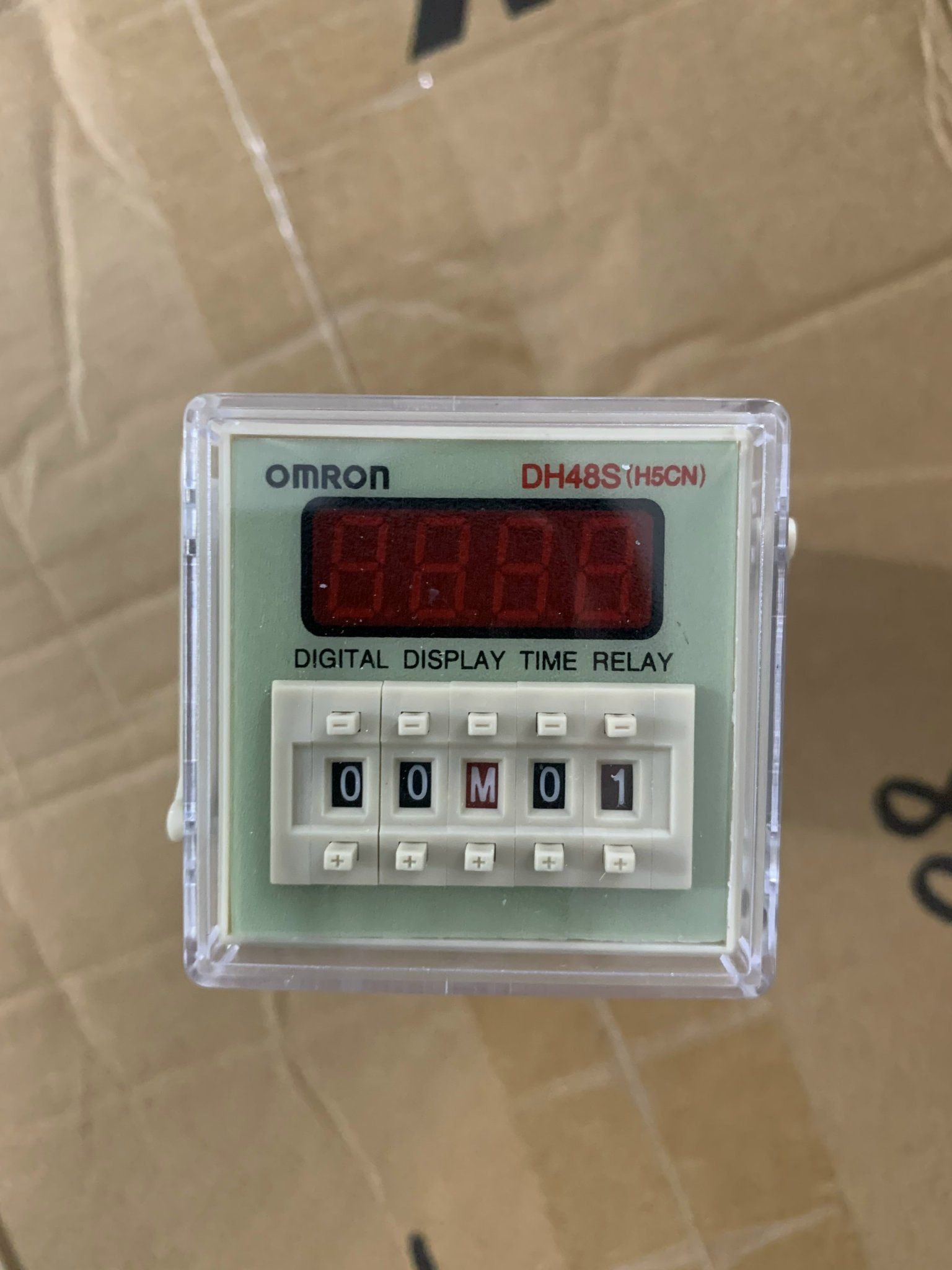 Rơle thời gian (Timer ) DH48S-1Z mặt đỏ kèm đế.220V