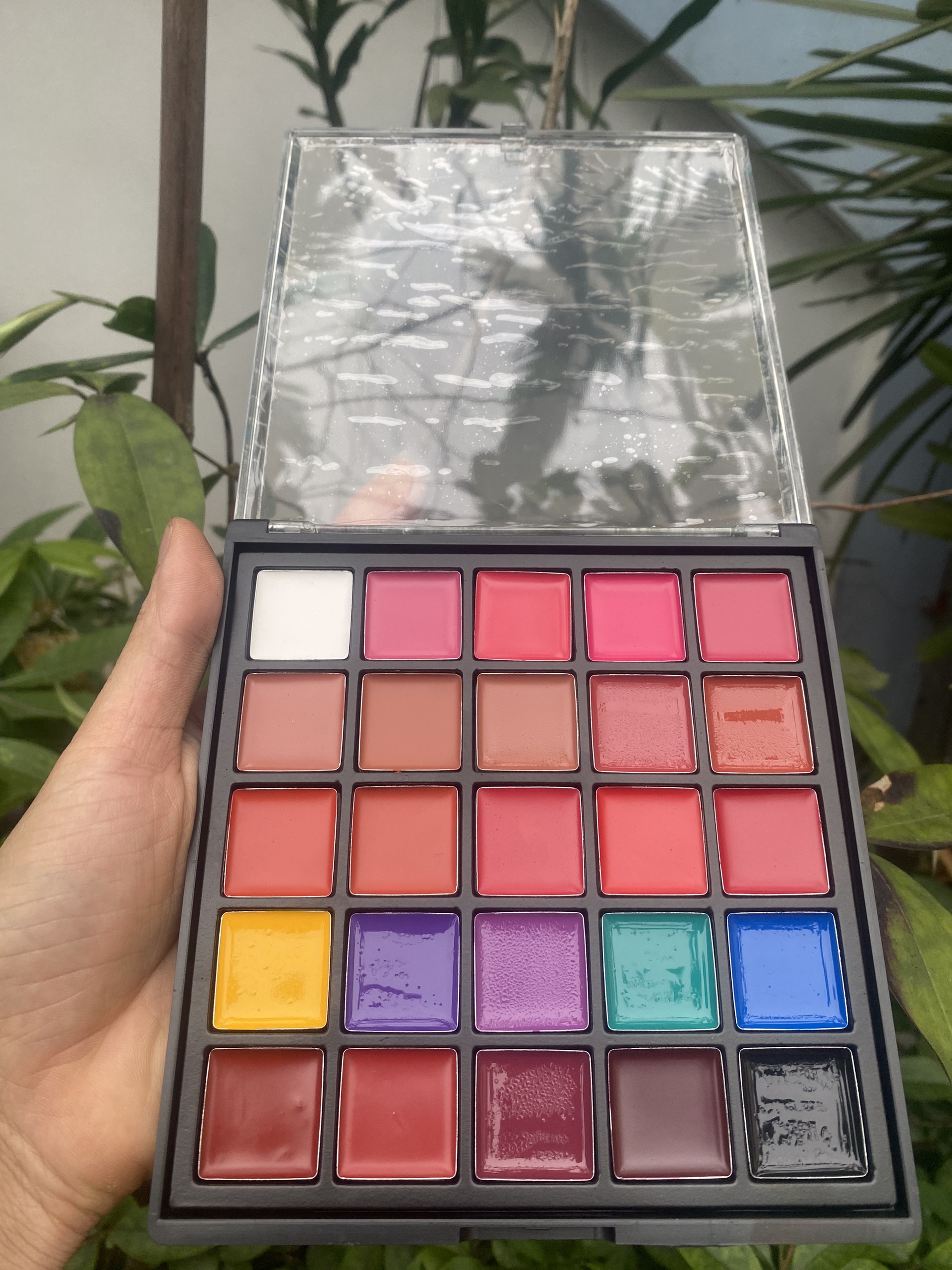 Bảng son lì 25 ô dưỡng ẩm lâu trâu ( nội địa Trung )