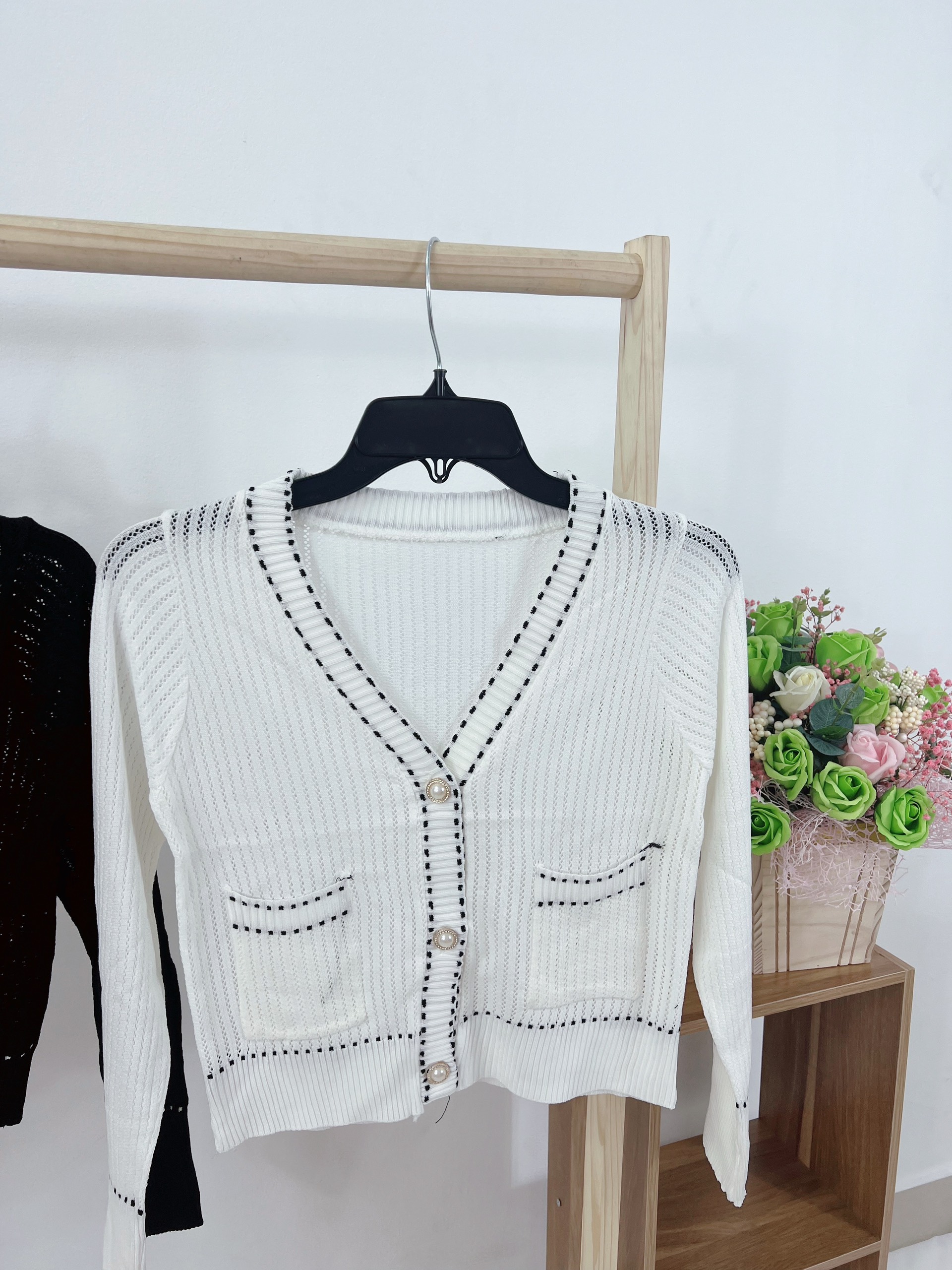 Áo Khoác Cardigan Len Mỏng Form Lửng Chỉ Viền Nút Ngọc