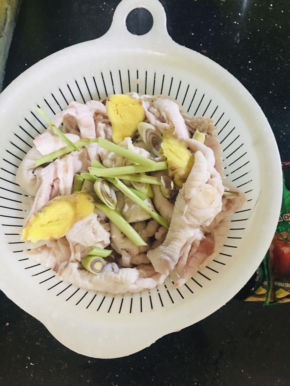 Chân gà rút xương Hà Nội