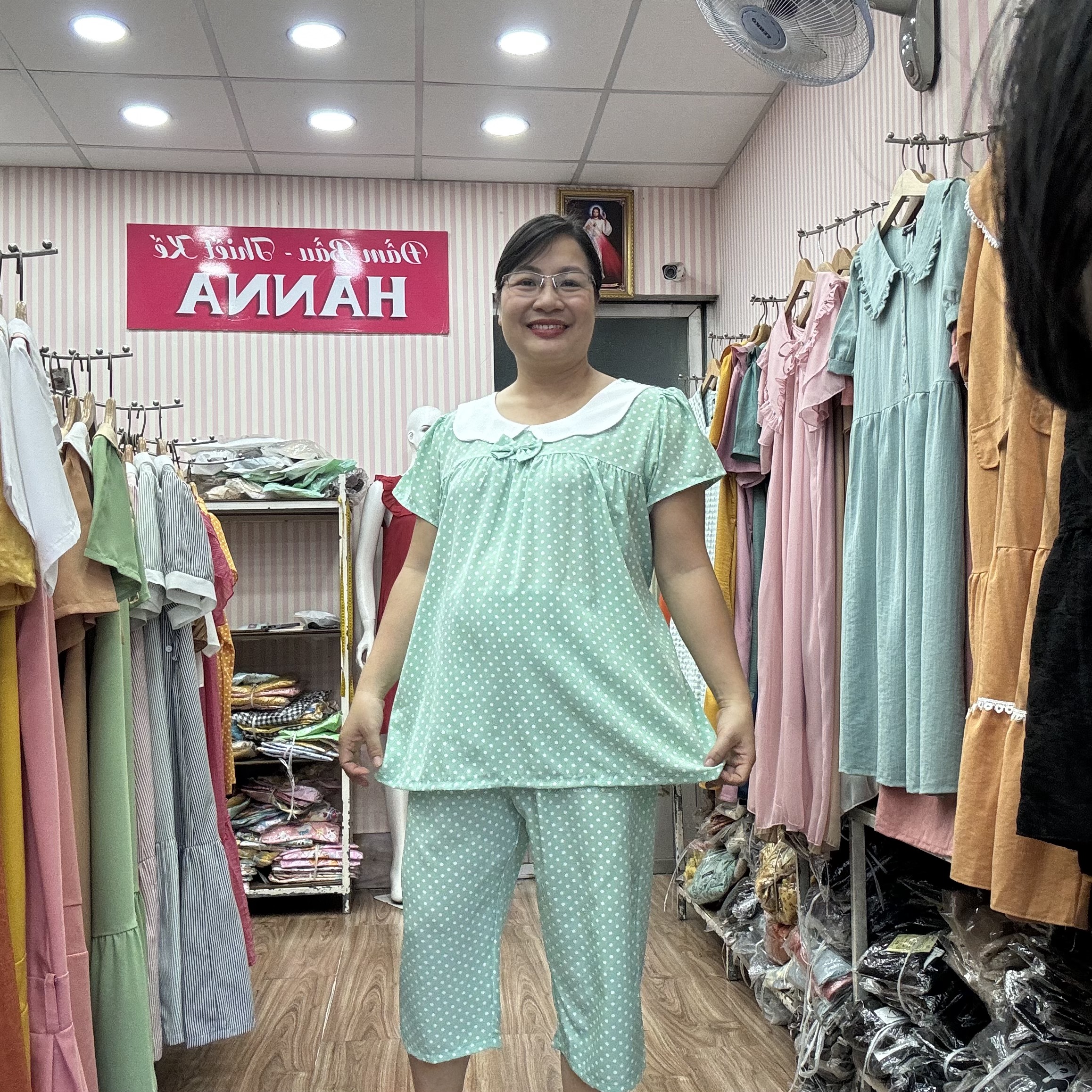 Đồ bầu mặc ở nhà BIGSIZE HANNA TỪ 70 tới100kg có lưng thun điều chỉnh vải lụa cao cấp thoáng mát không nhăn không xù co dãn tốt đặc biệt dành cho mẹ bầu béo