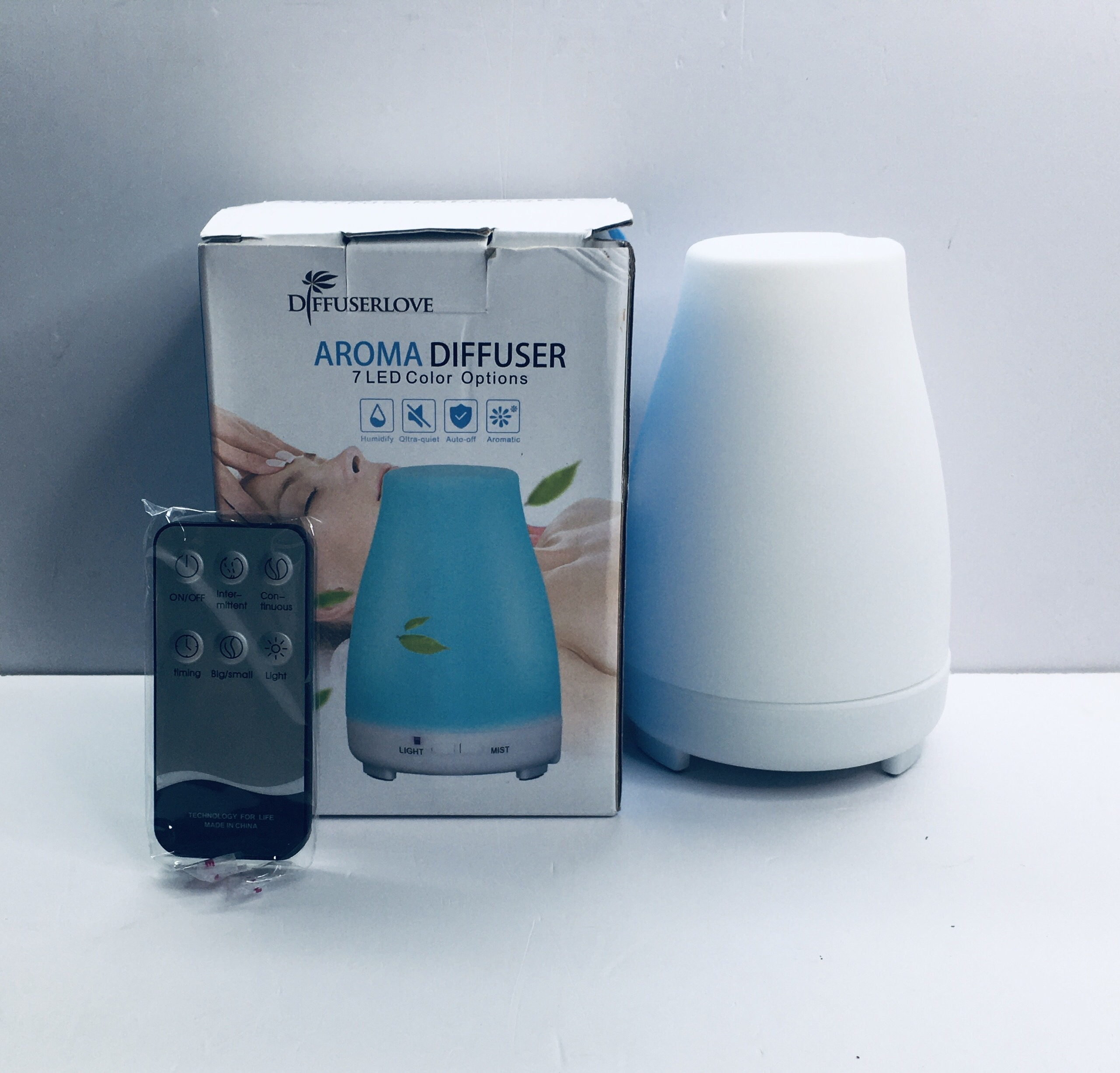 Máy Xông tinh dầu Aroma Diffuser có Remote điều khiển [Hàng Mỹ]