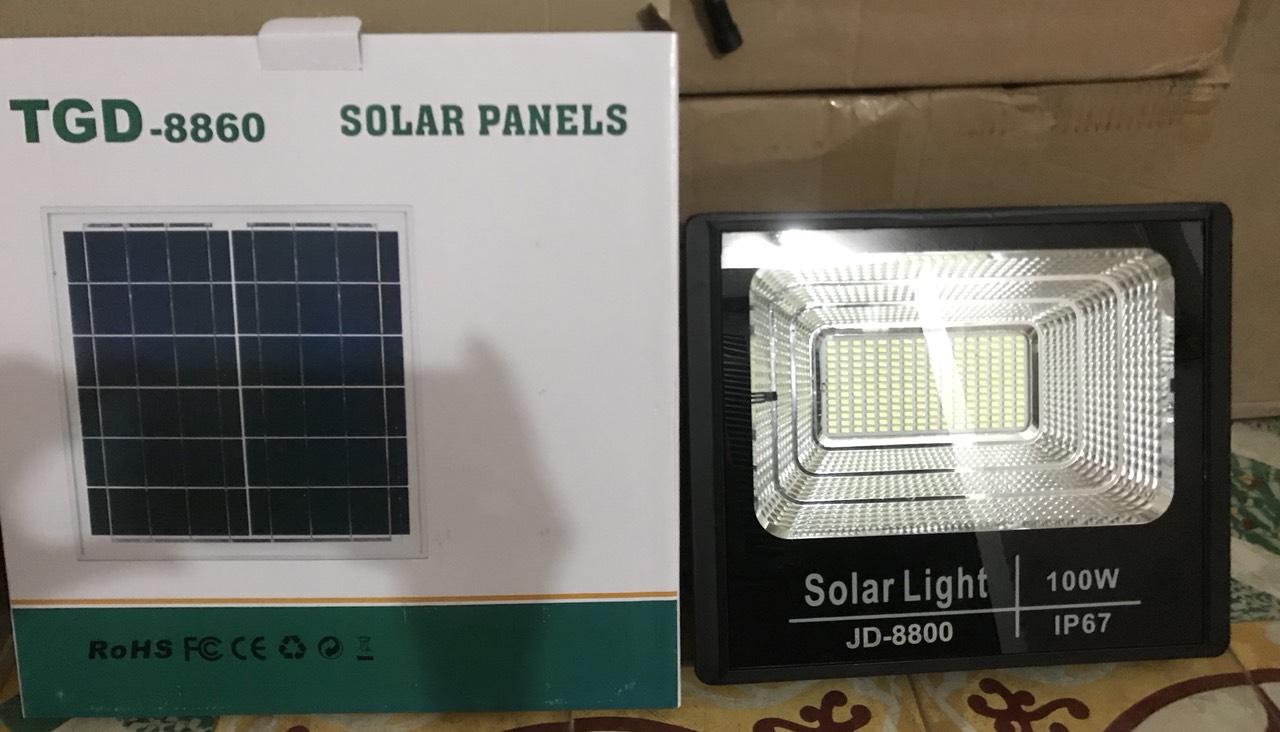 Đèn năng lượng mặt trời 100w JD8800