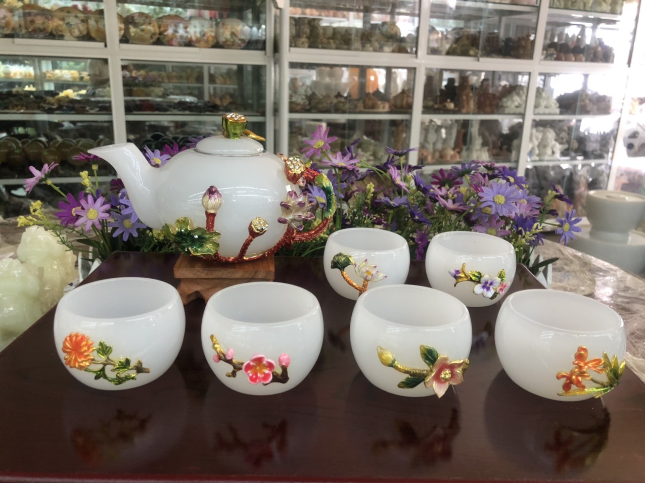 Bộ ấm trà chạm hoa sen đá bạch ngọc