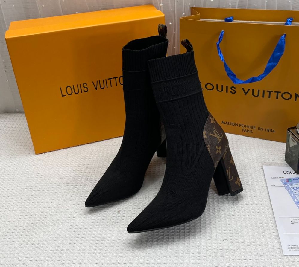 Boot len mix hoạ tiết chữ e về sll nhaaaa