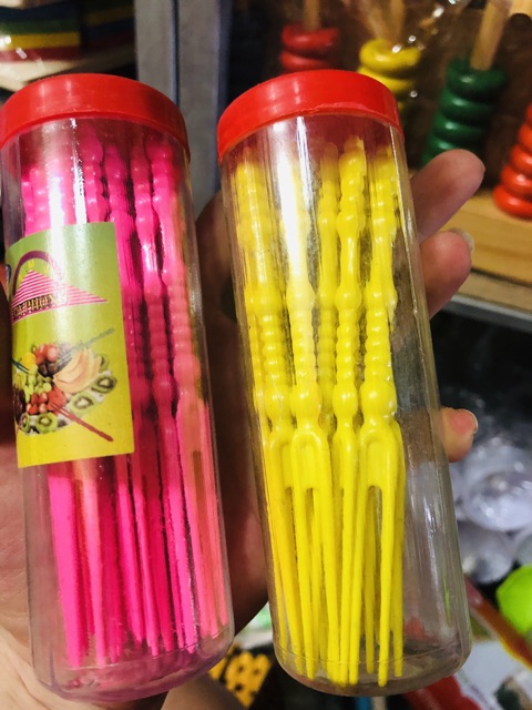 Dĩa nhựa ăn hoa quả