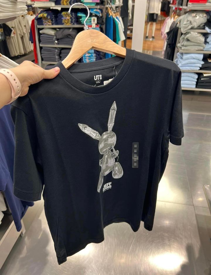 Áo phông UT UNIQLO hình thỏ đen