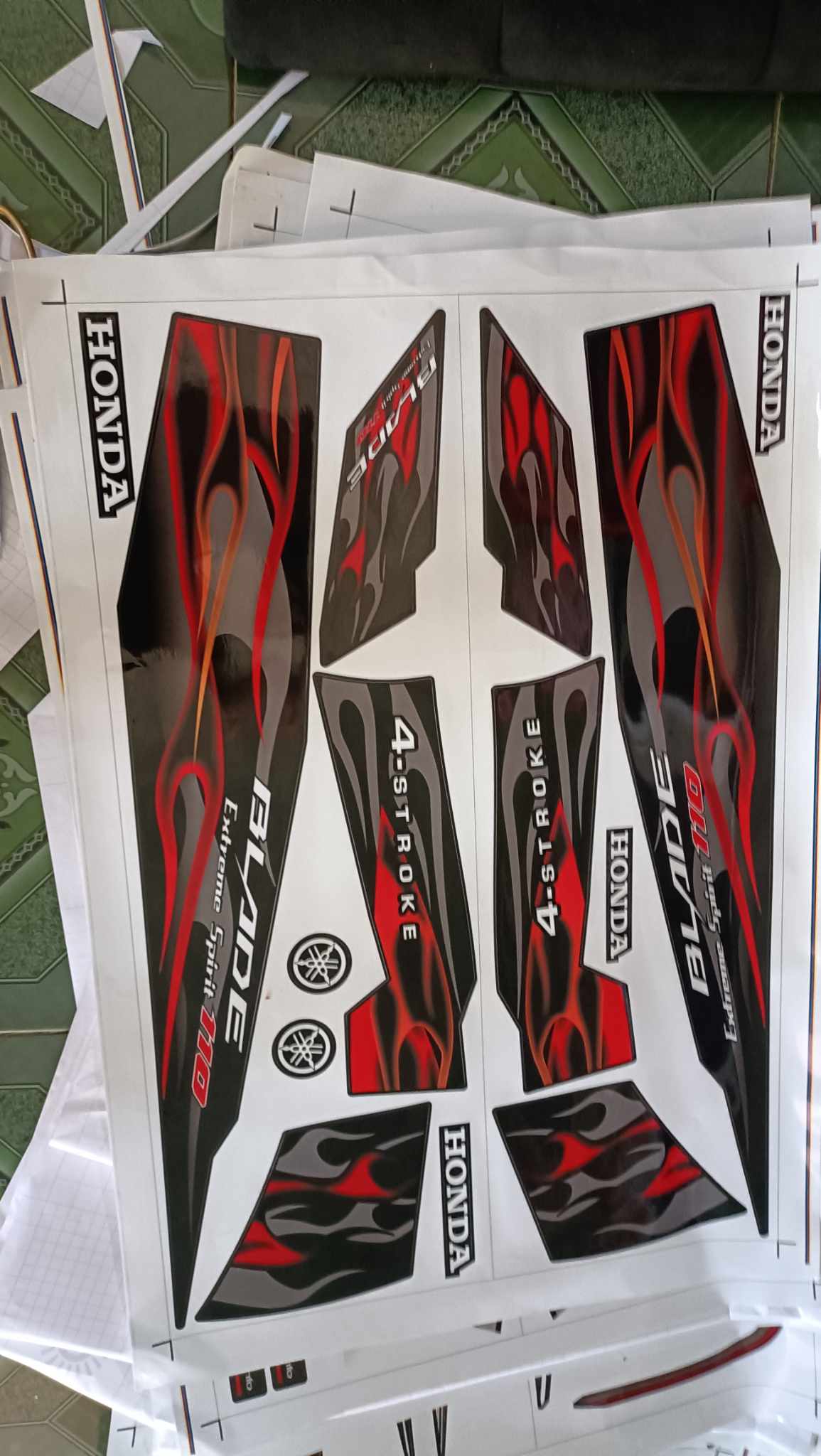Tem rời blade tem lửa đỏ đen, dán xe đen