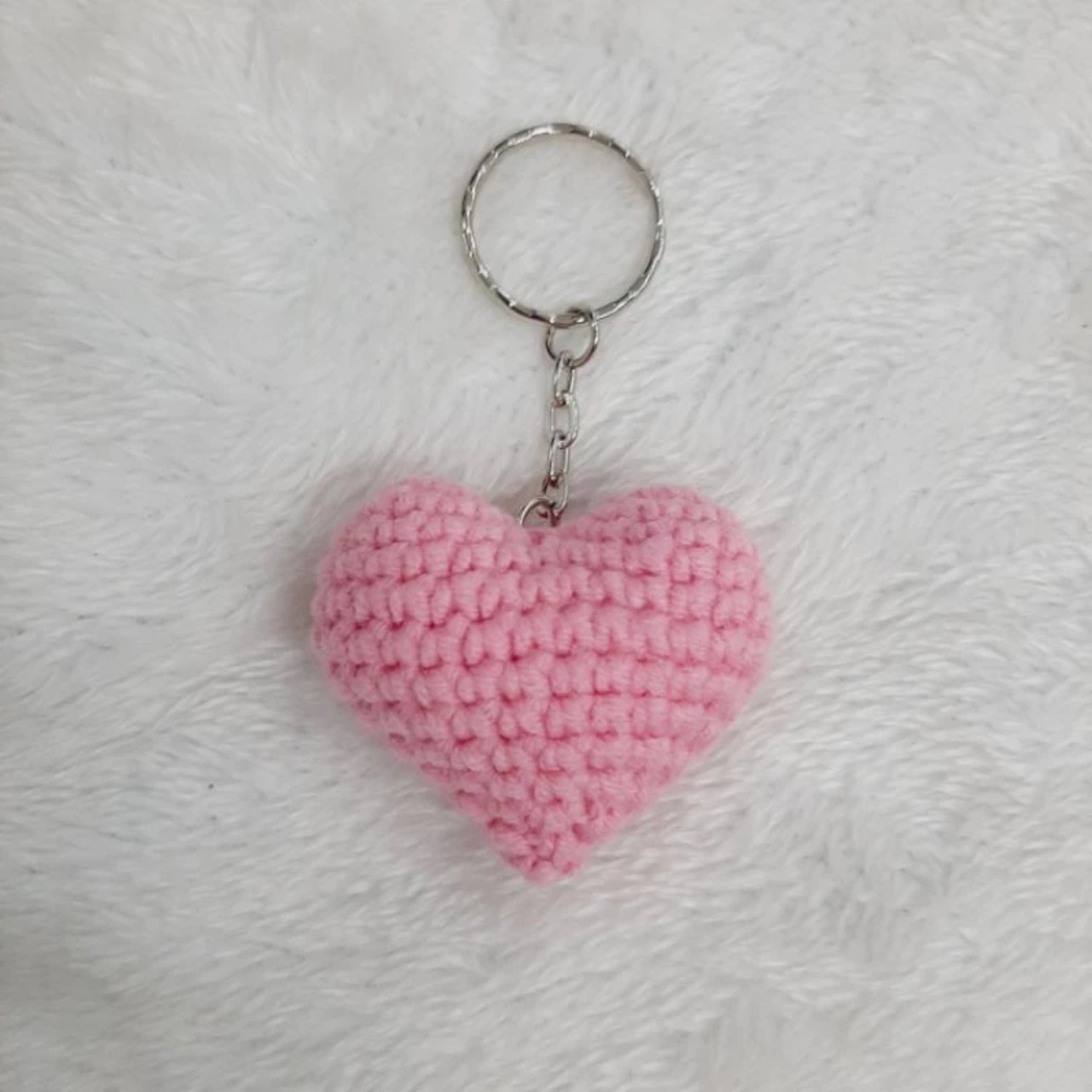 Móc khóa trái tim bằng len handmade dùng trang trí