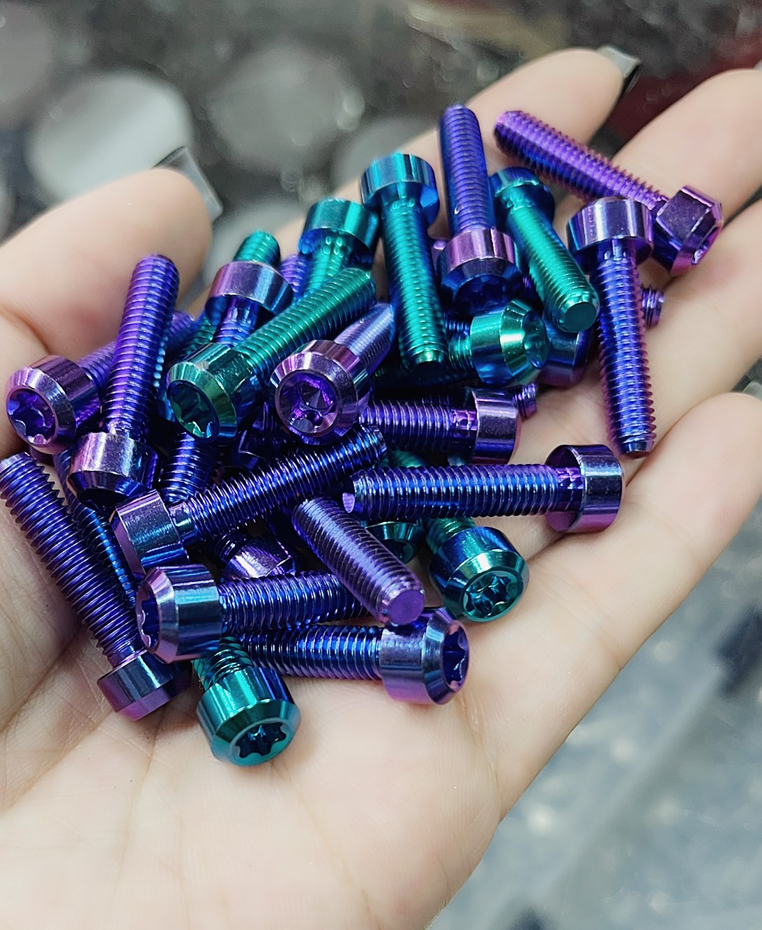 Ốc đầu trụ titan gr5 6li nhiều kích thước