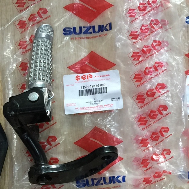 [HCM]Gác chân trước bên trái Suzuki Raider Fi Satria Fi sản xuất tại Suzuki Indonesia đóng gói nguyên bao bì tem mác từ nhà máy chất lượng cao