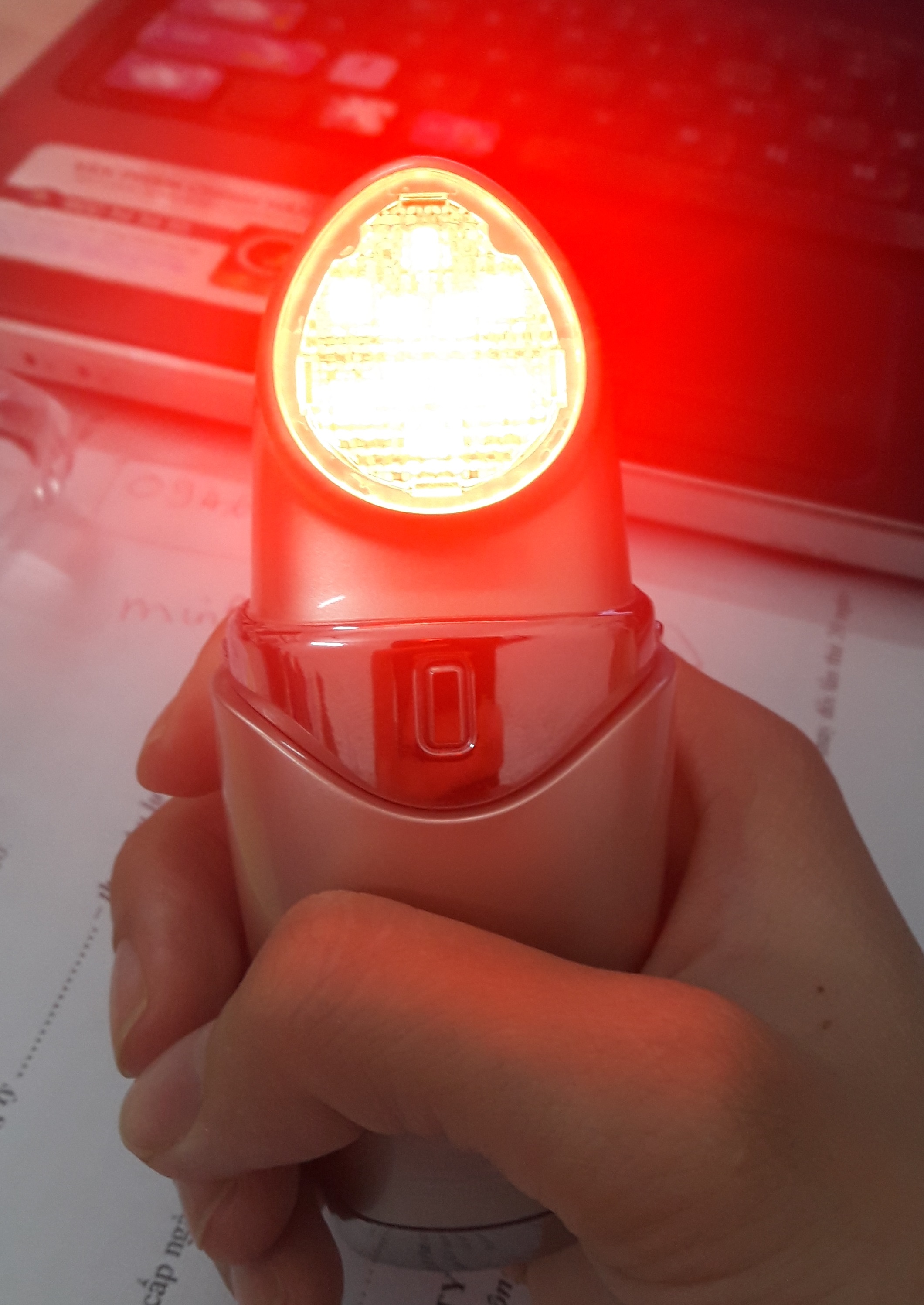 Máy massage da mặt TESCOM NTE10 – Sản xuất tại Nhật Bản