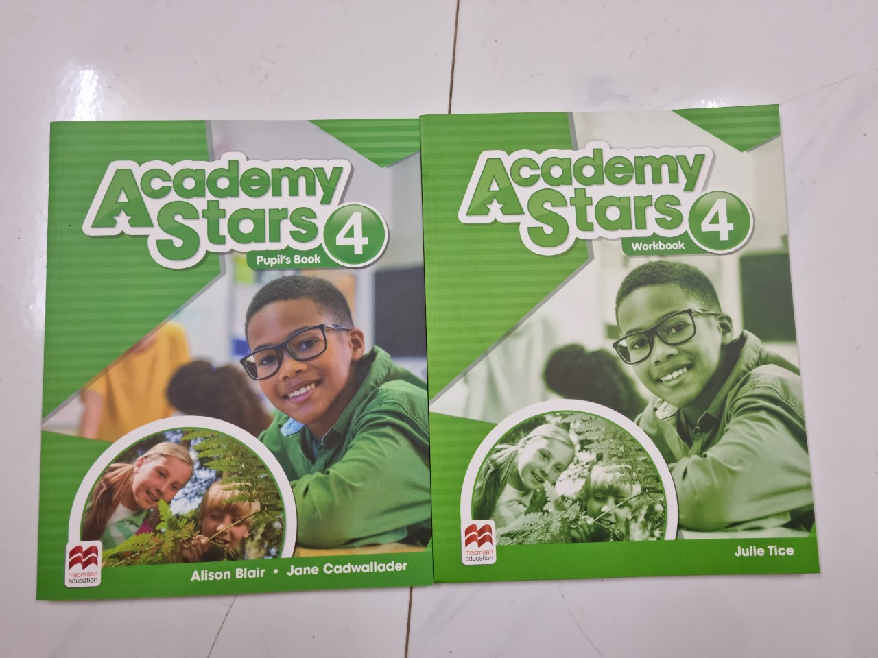 Bộ Academy stars 4 [ bộ 2 cuốn ] cho bé