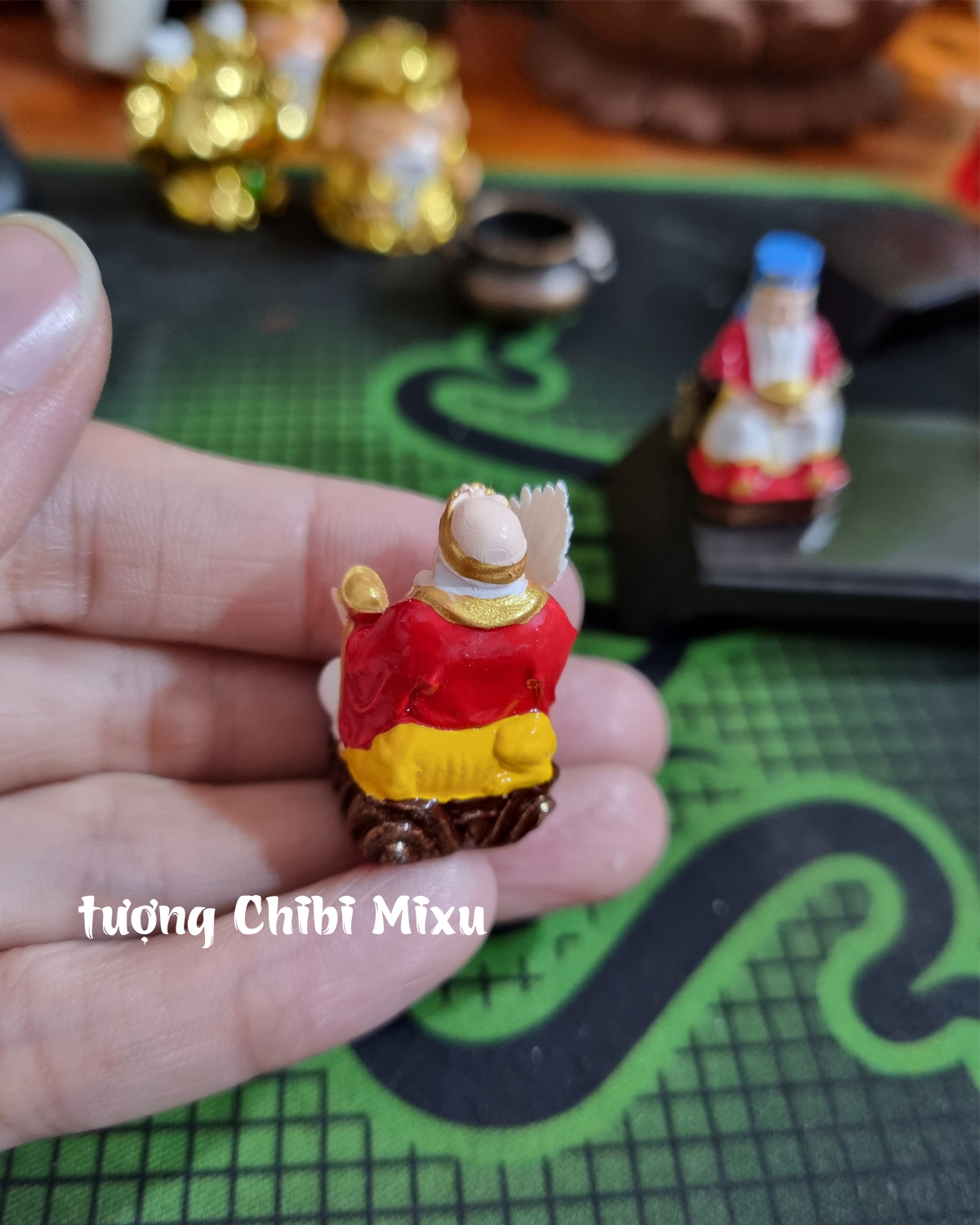 Bộ Tượng Thần Tài và Thổ Địa phong thủy Việt Nam với Miếu Thần Tài đỏ