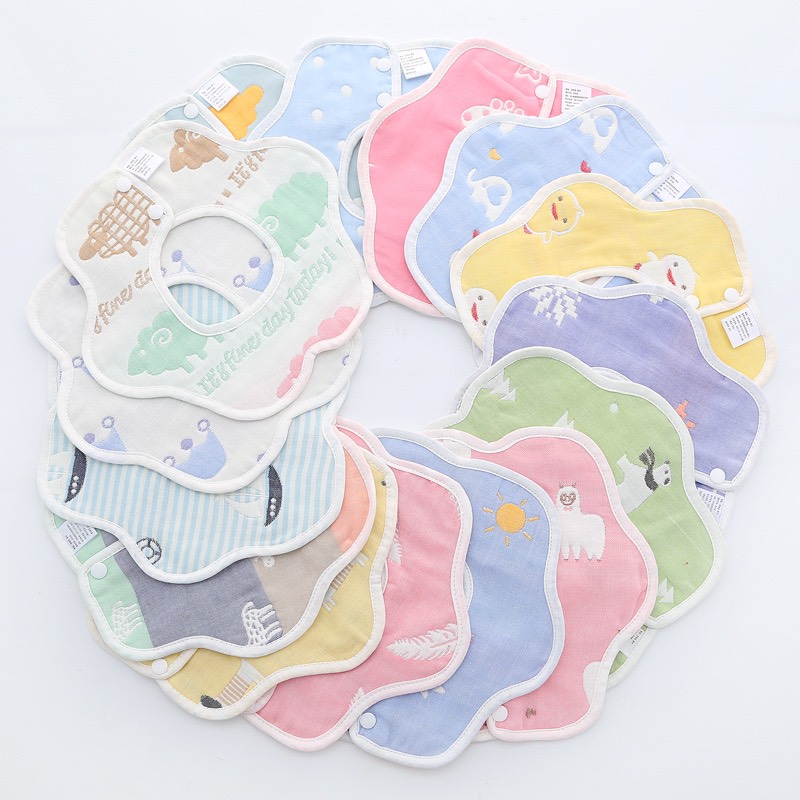 Yếm cotton 6 lớp giữ ấm cổ cho bé.