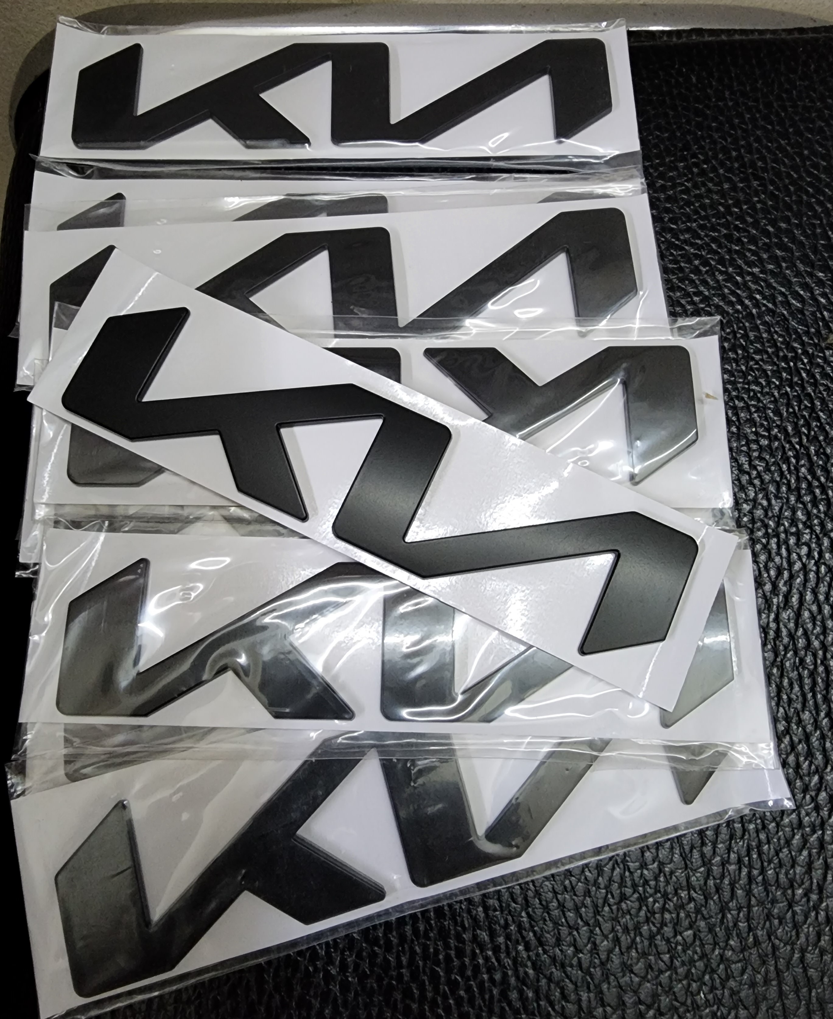Logo chữ KIA mới 2022 (17x4cm)
