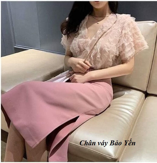 Chân váy midi suông màu hồng phấn xẻ sườn