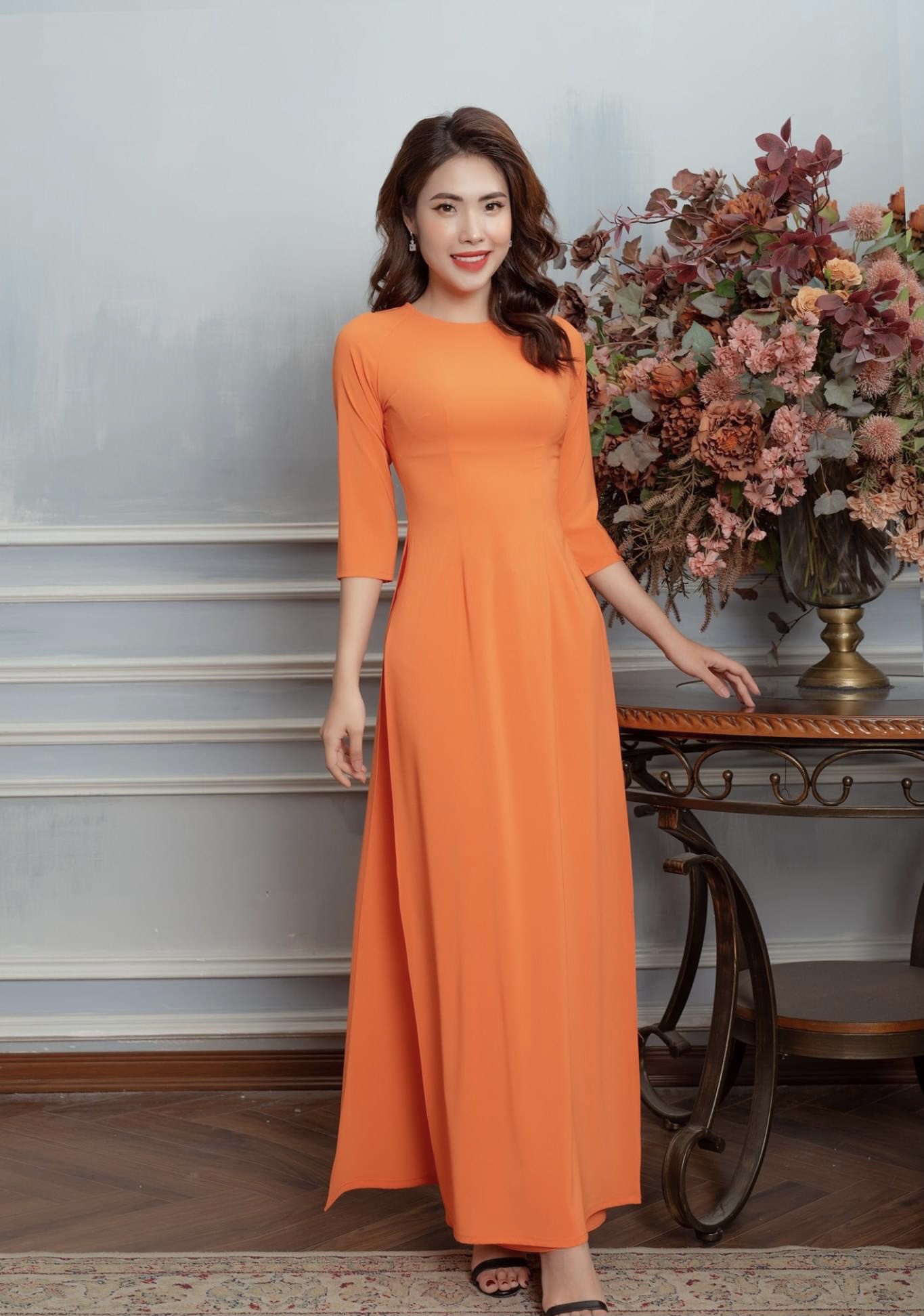 Áo dài trơn lụa nhật  một màu  cổ tròn tôn dáng