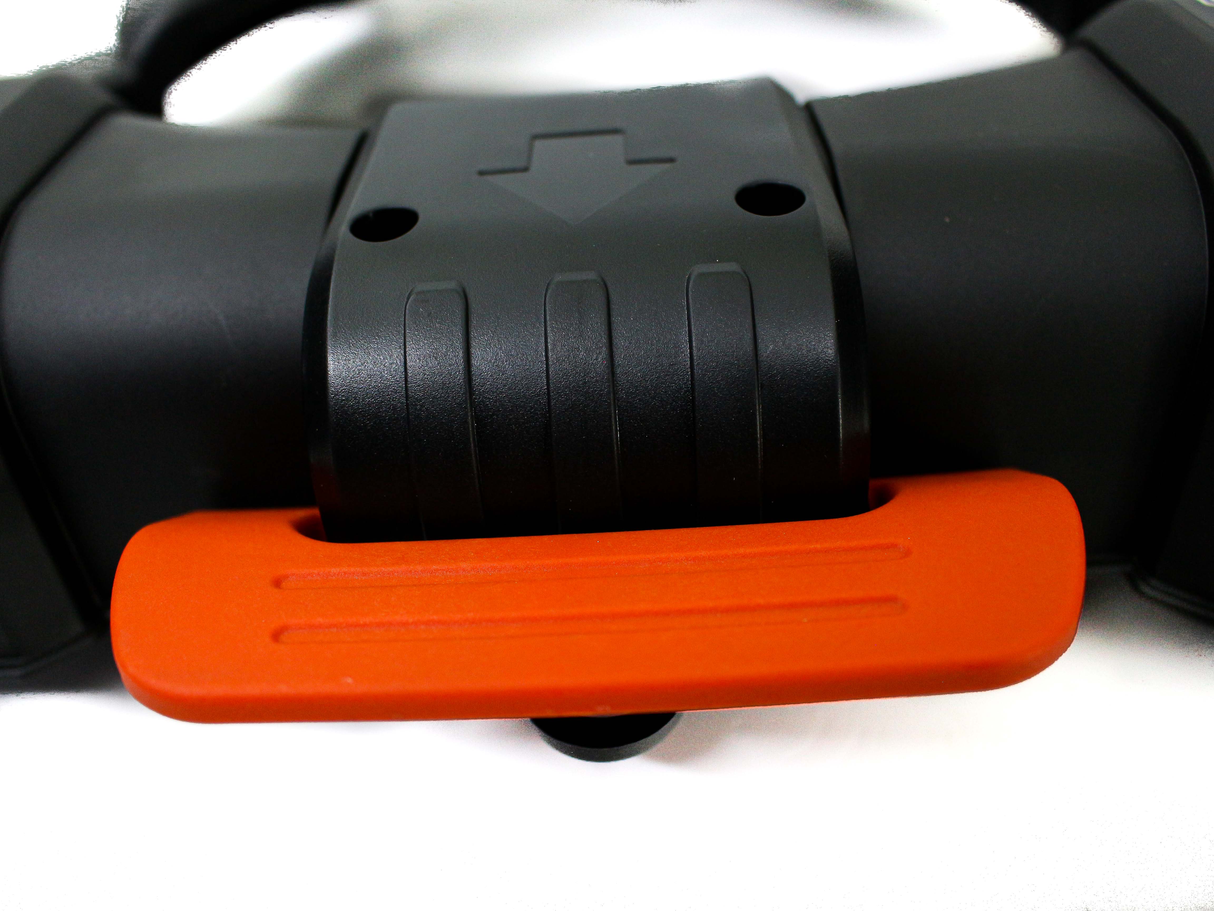 Bánh xe máy cắt cỏ Black & Decker CM100-B1