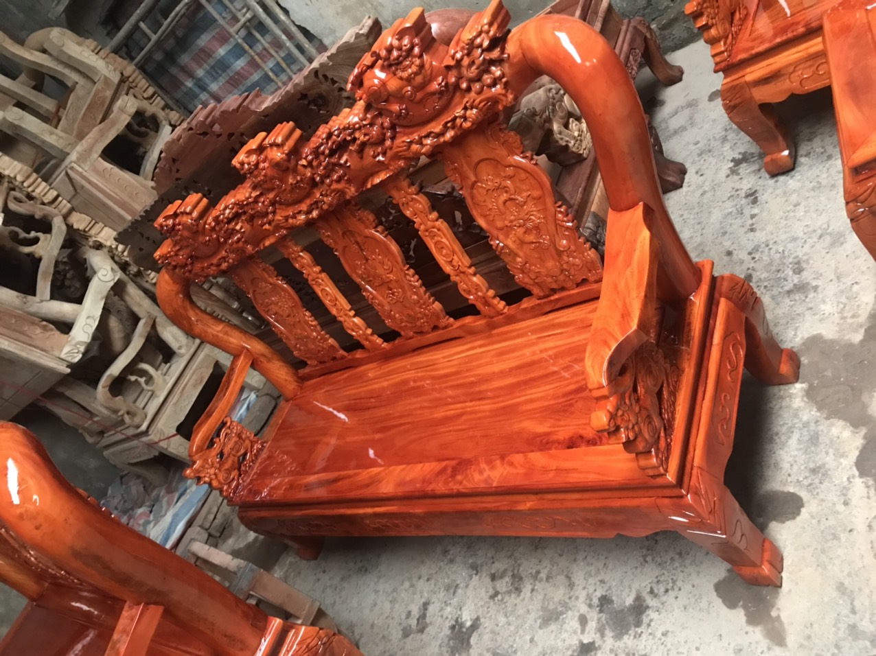 Bộ bàn ghế Nghê 3 Đầu gỗ xà cừ