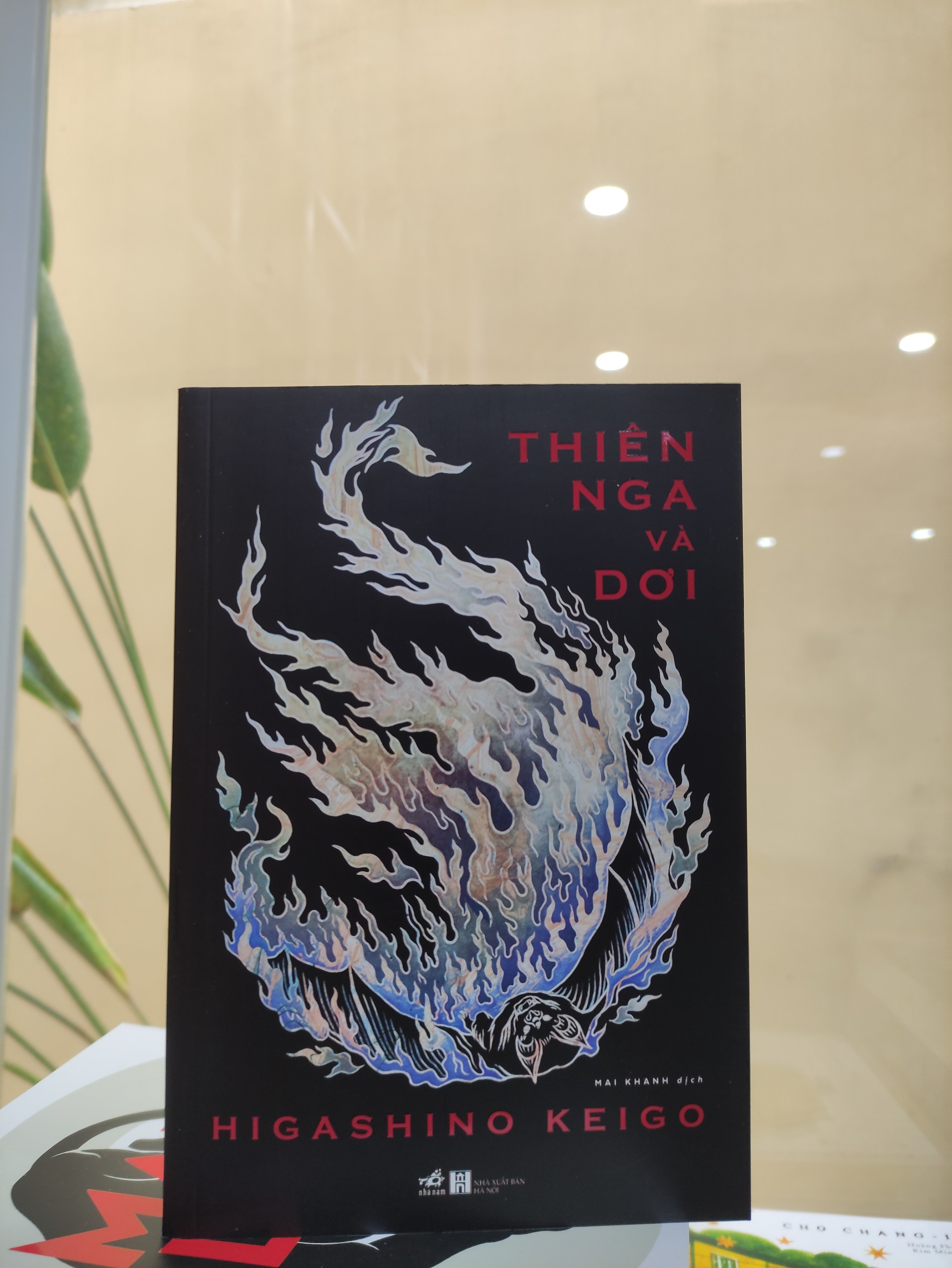 Sách - Thiên nga và dơi (Higashino Keigo) (Nhã Nam HCM)