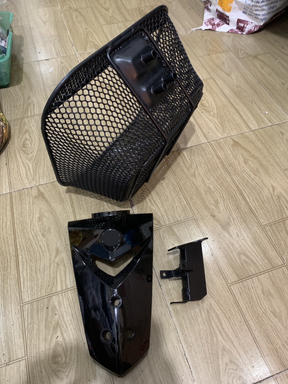 Bộ rổ xe sirius rổ và nạ và  bas (mặt nạ màu đen)