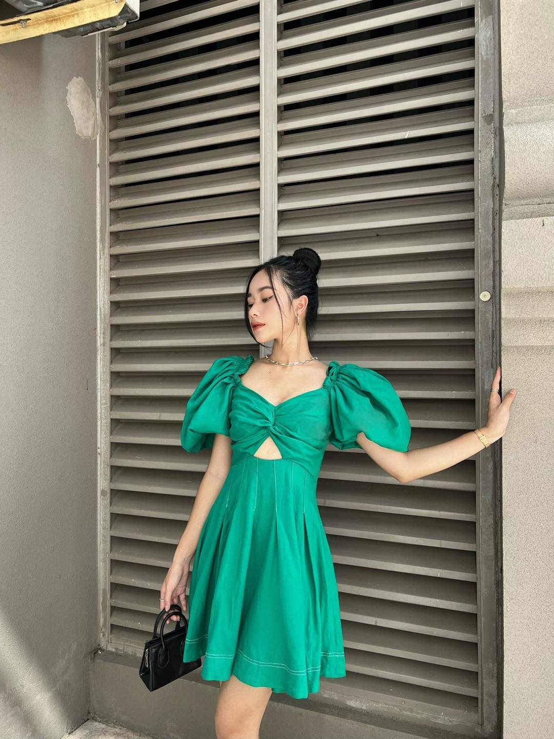 COCO SIN - Đầm Xanh Tay Phồng Cut Out Sang Chảnh