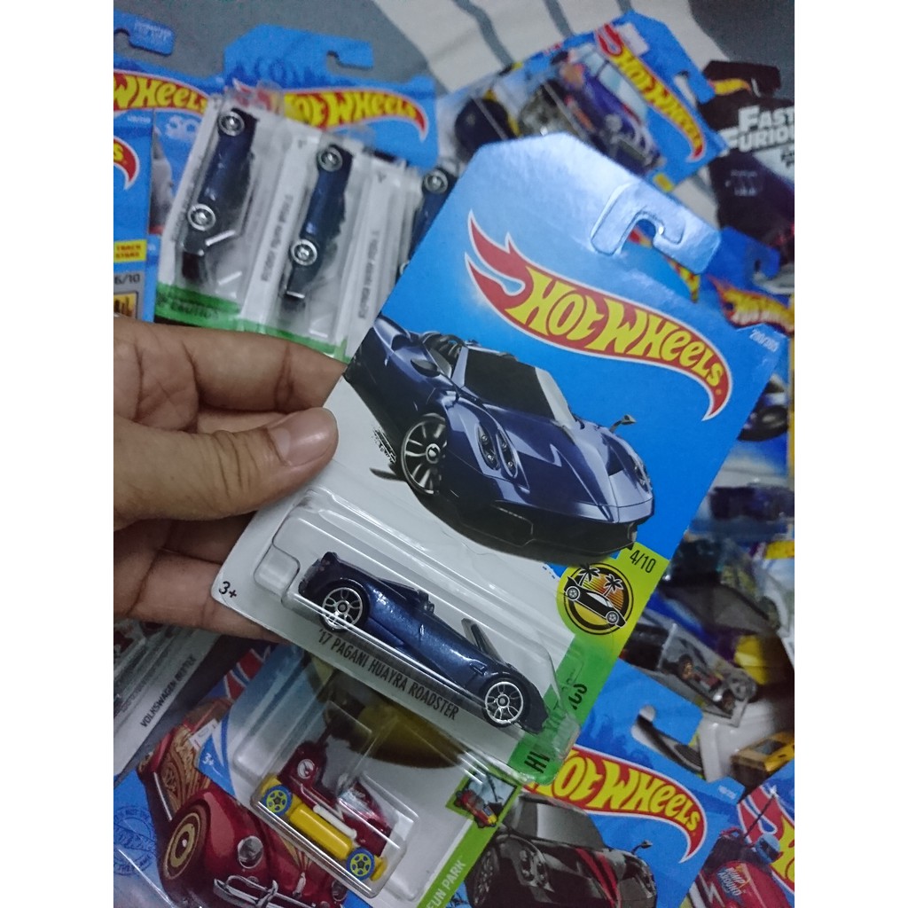 Xe Hotwheels Pagani Huayra (Màu Xanh)