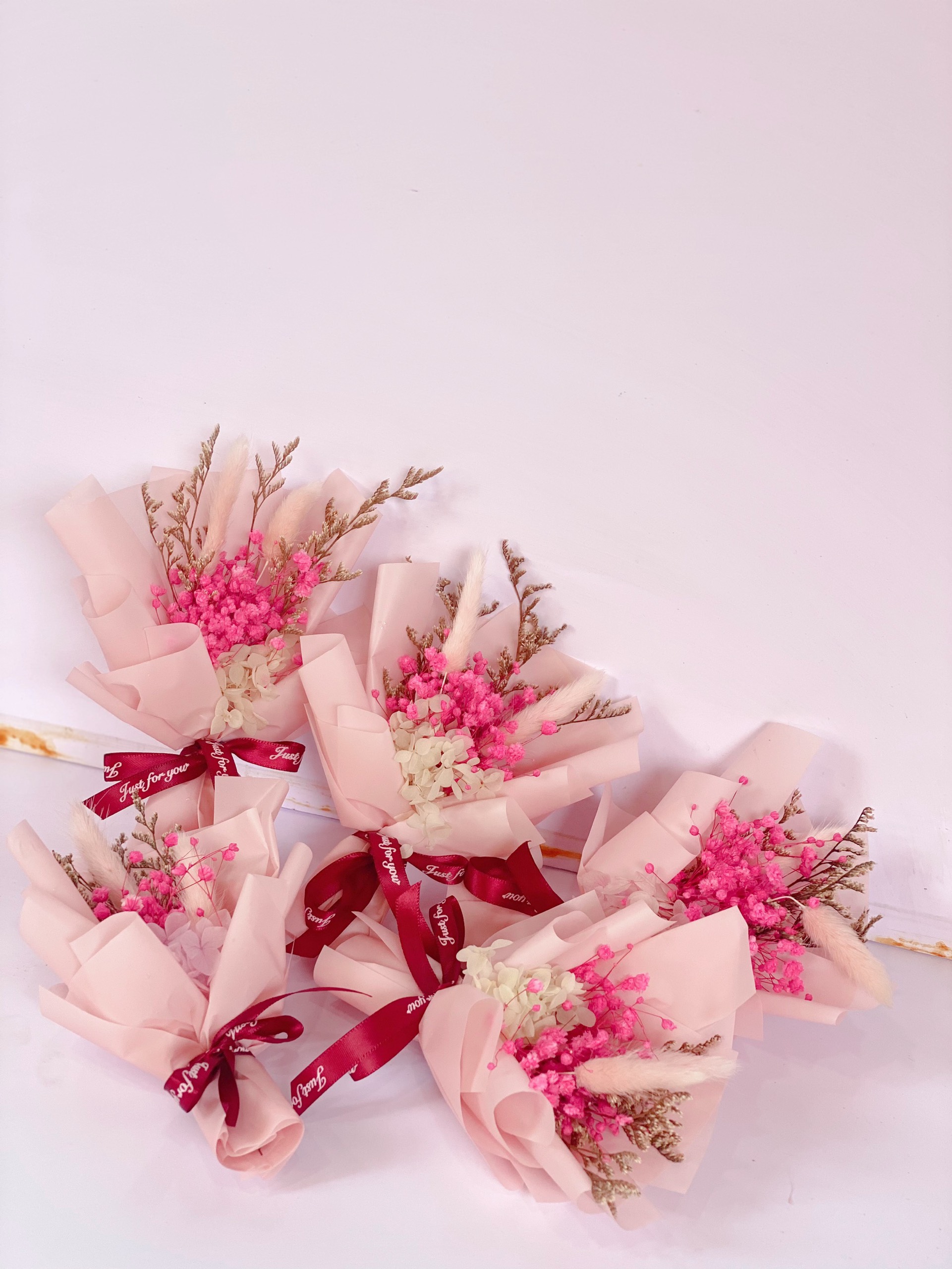 Giỏ mây tre cắm hoa sáp, hoa tươi