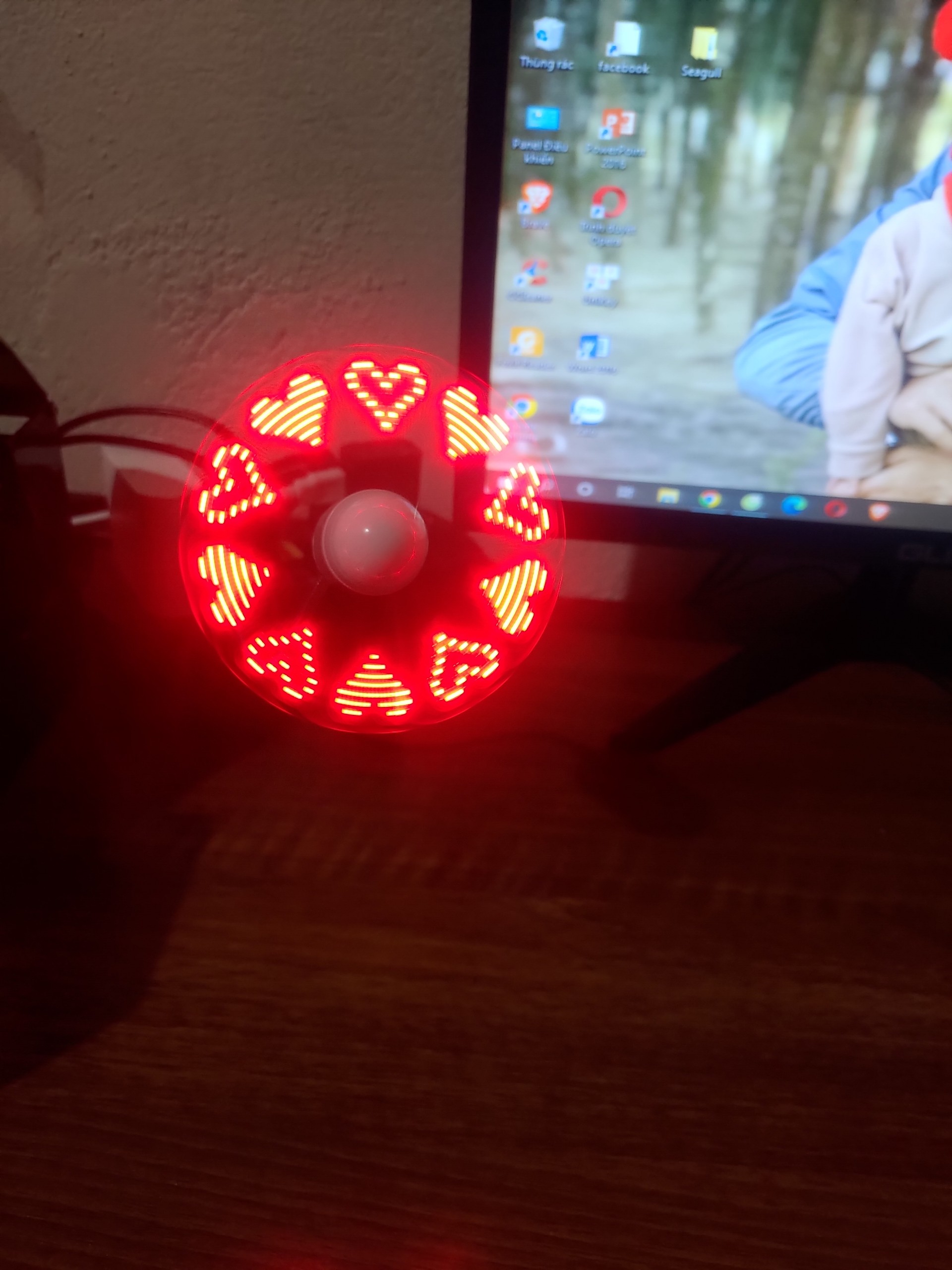 Quạt USB Hình Đồng Hồ hiệu ứng đèn led siêu độc đáo