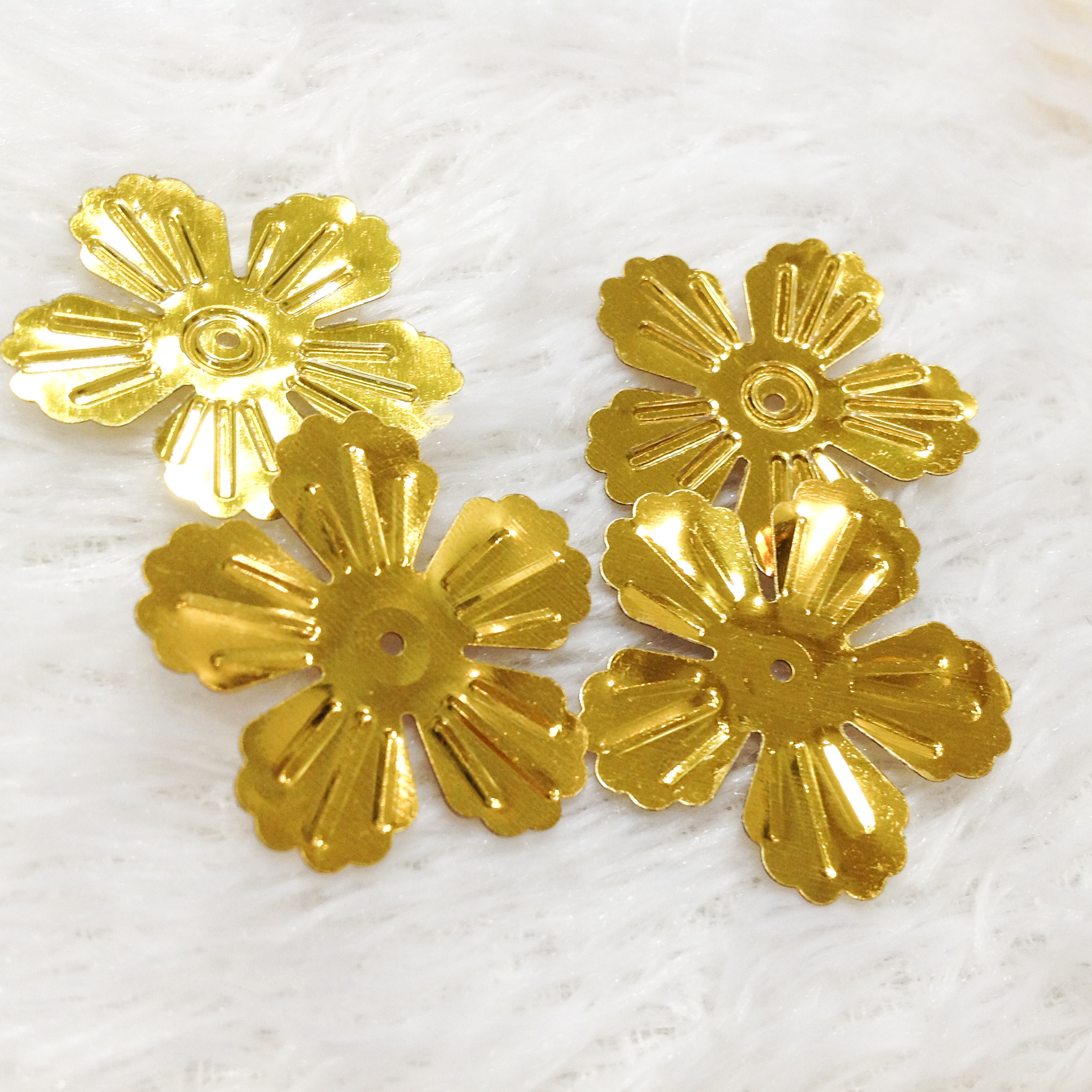 Combo 10 PCs 3cm size sequins tomorrow flower 3 Leaf size 3.9cm colorful decorative cotton garlic needle nozzle cute fortune