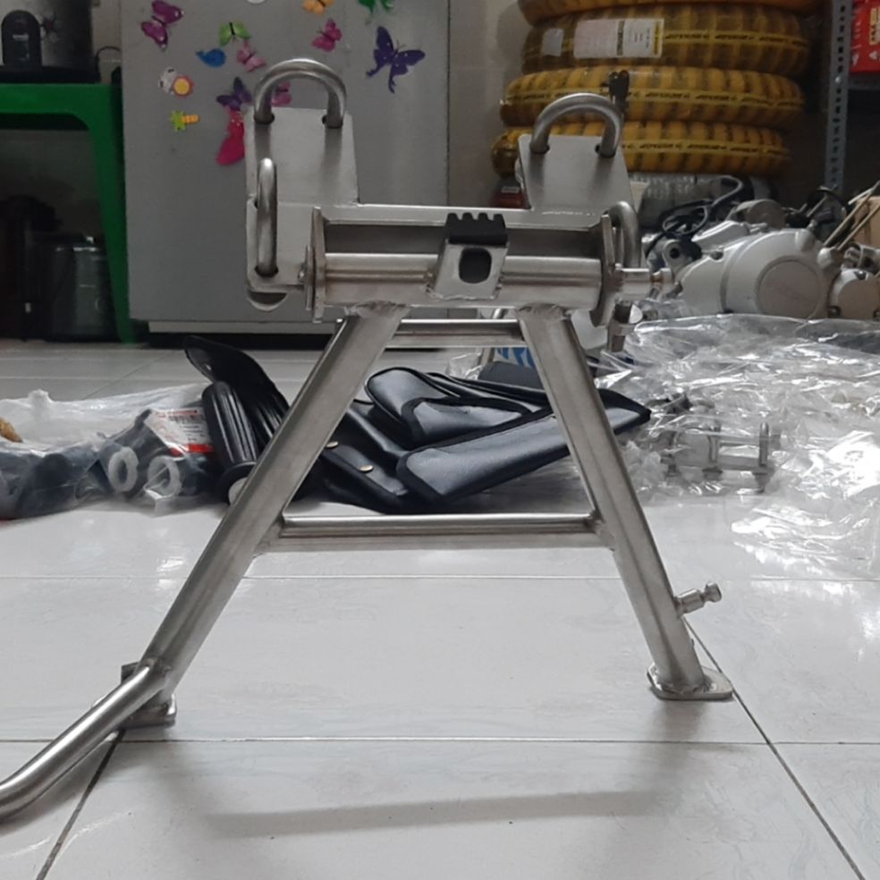chân chống đứng gz150