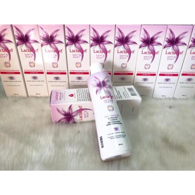 Dung dịch nước vệ sinh lactacyd tím hồng