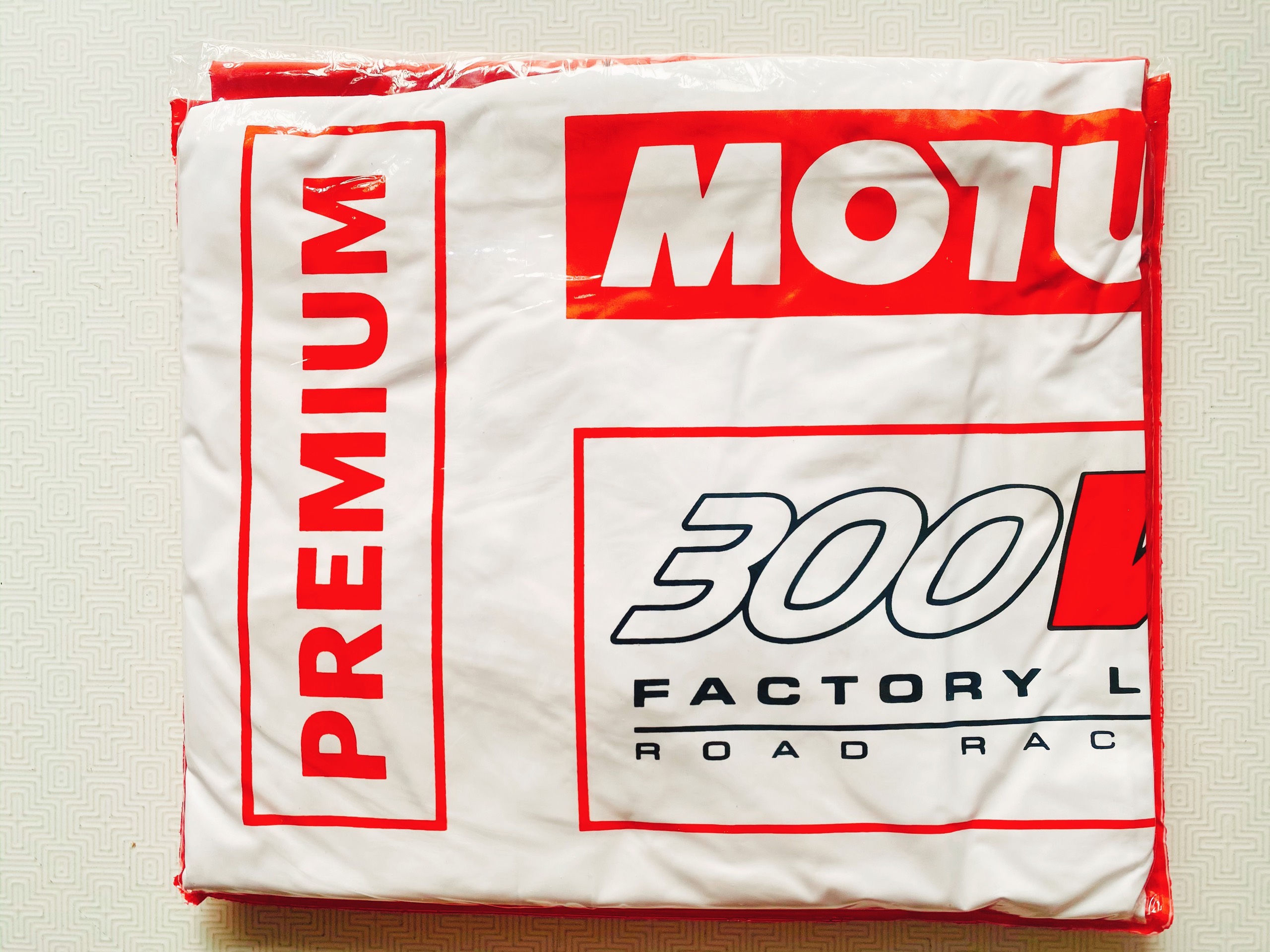 Áo mưa MOTUL Nhựa Rạng Đông PVC siêu bền đẹp, chống thấm nước tuyệt đối - Màu Trắng đỏ
