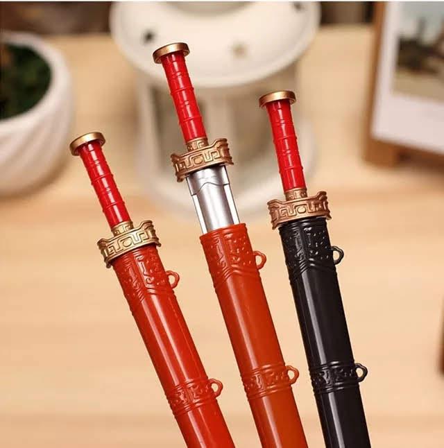 Mua Combo 2 bút hình Trấn Trạch Thất Tinh Kiếm như hình, tặng 1 bút ngẫu nhiên