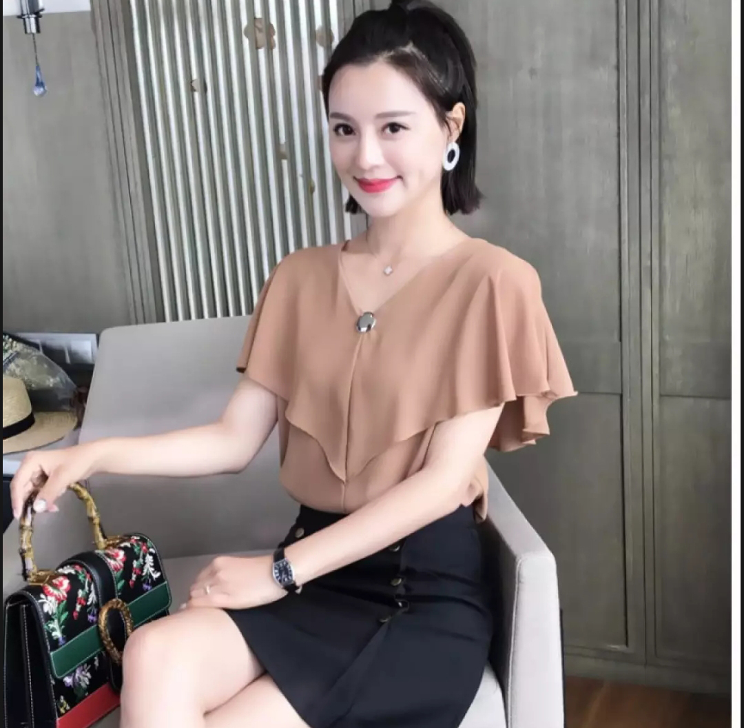 Áo kiểu cổ v cách điệu