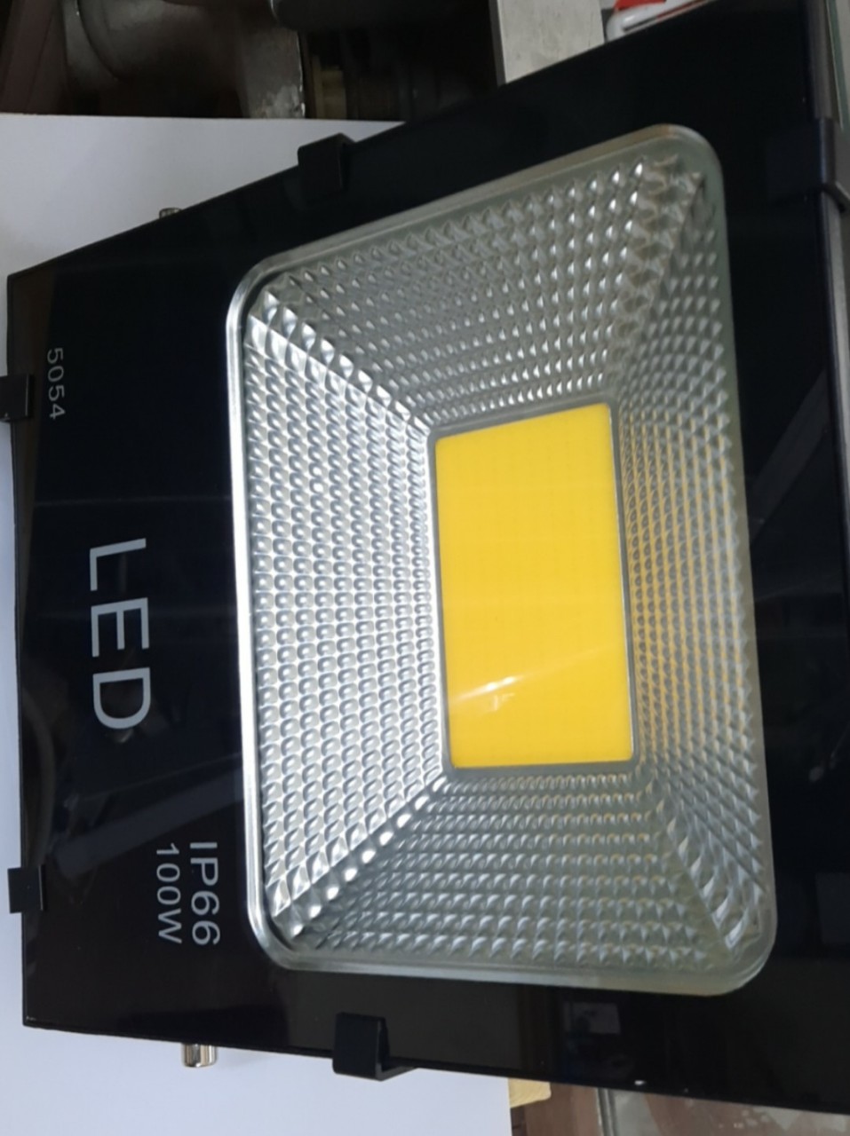 pha led màu vàng công xuất 100w siêu sáng