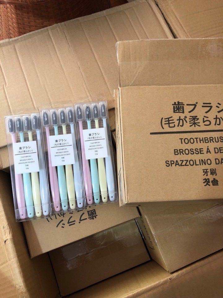 Set 4 bàn chải đánh răng muji lúa mạch nhật bản.