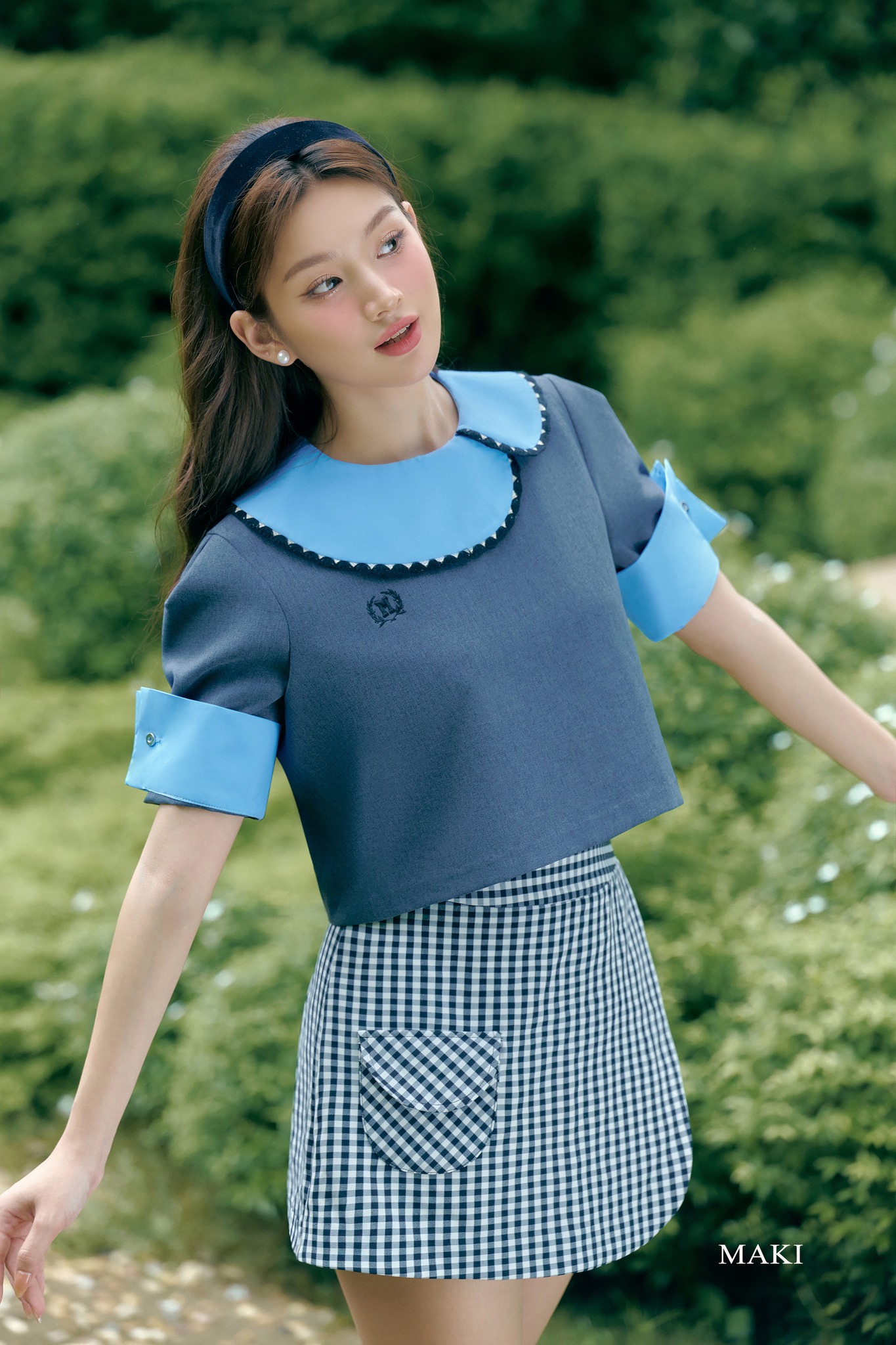 MAKI - Reina Top - Áo ghi cổ xanh