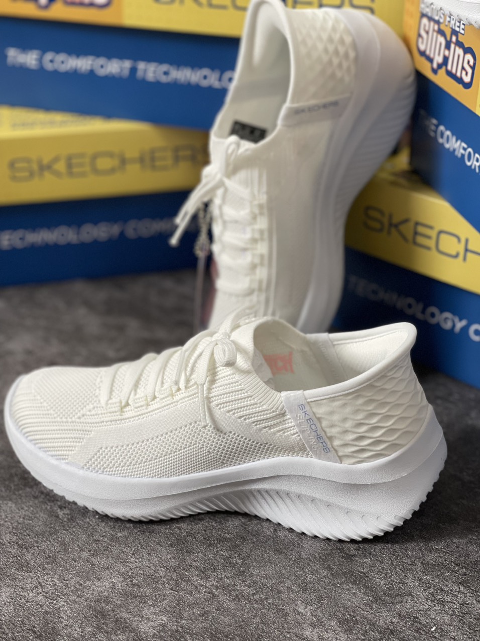Giày Skechers trắng slip-ins