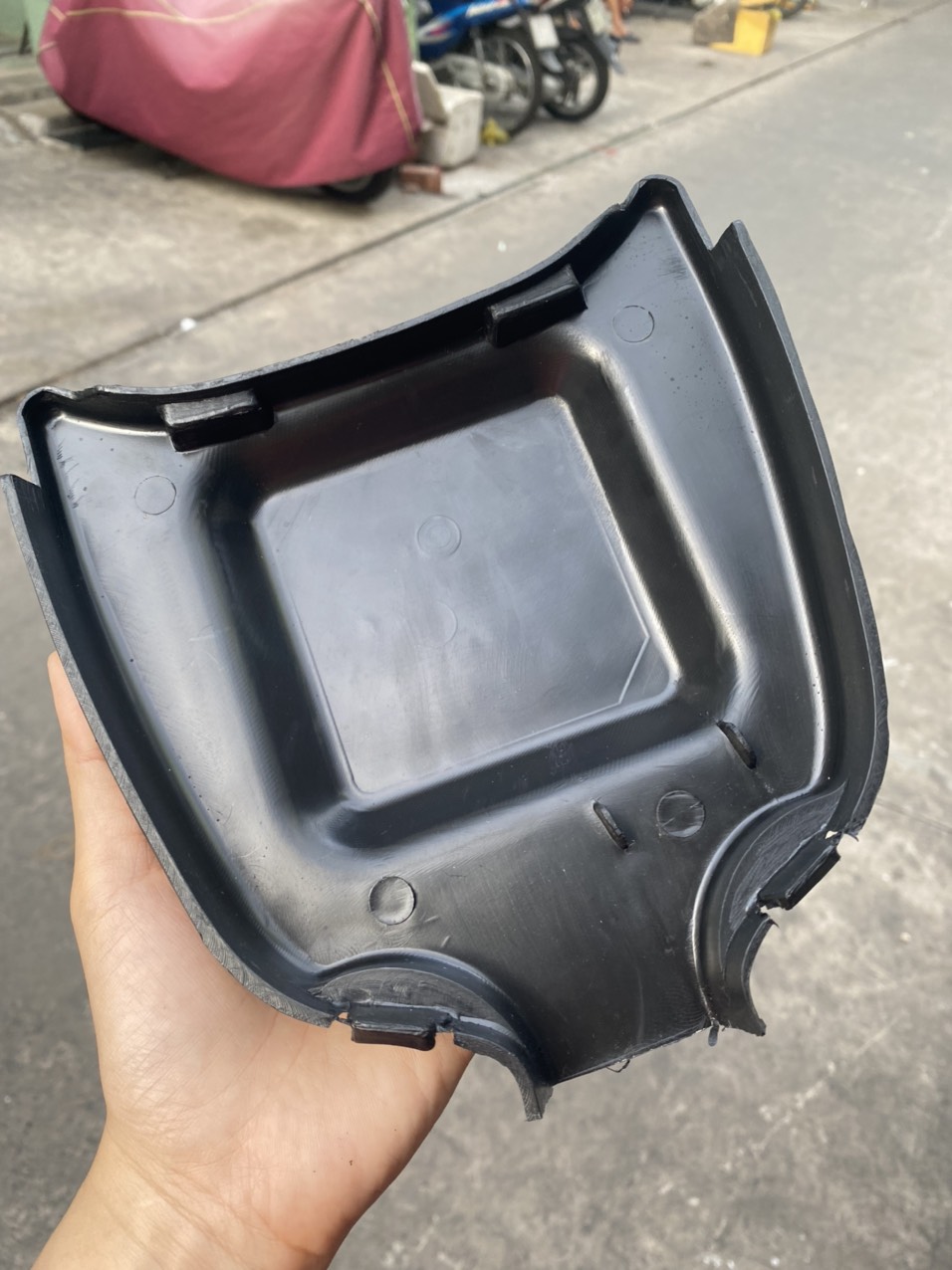 NẮP NHỰA ĐẬY BÌNH ẮC QUY XE CHALY