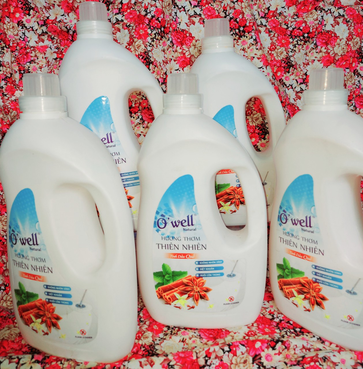 [HCM]NƯỚC LAU SÀN TINH DẦU QUẾ OWELL (2700ML)
