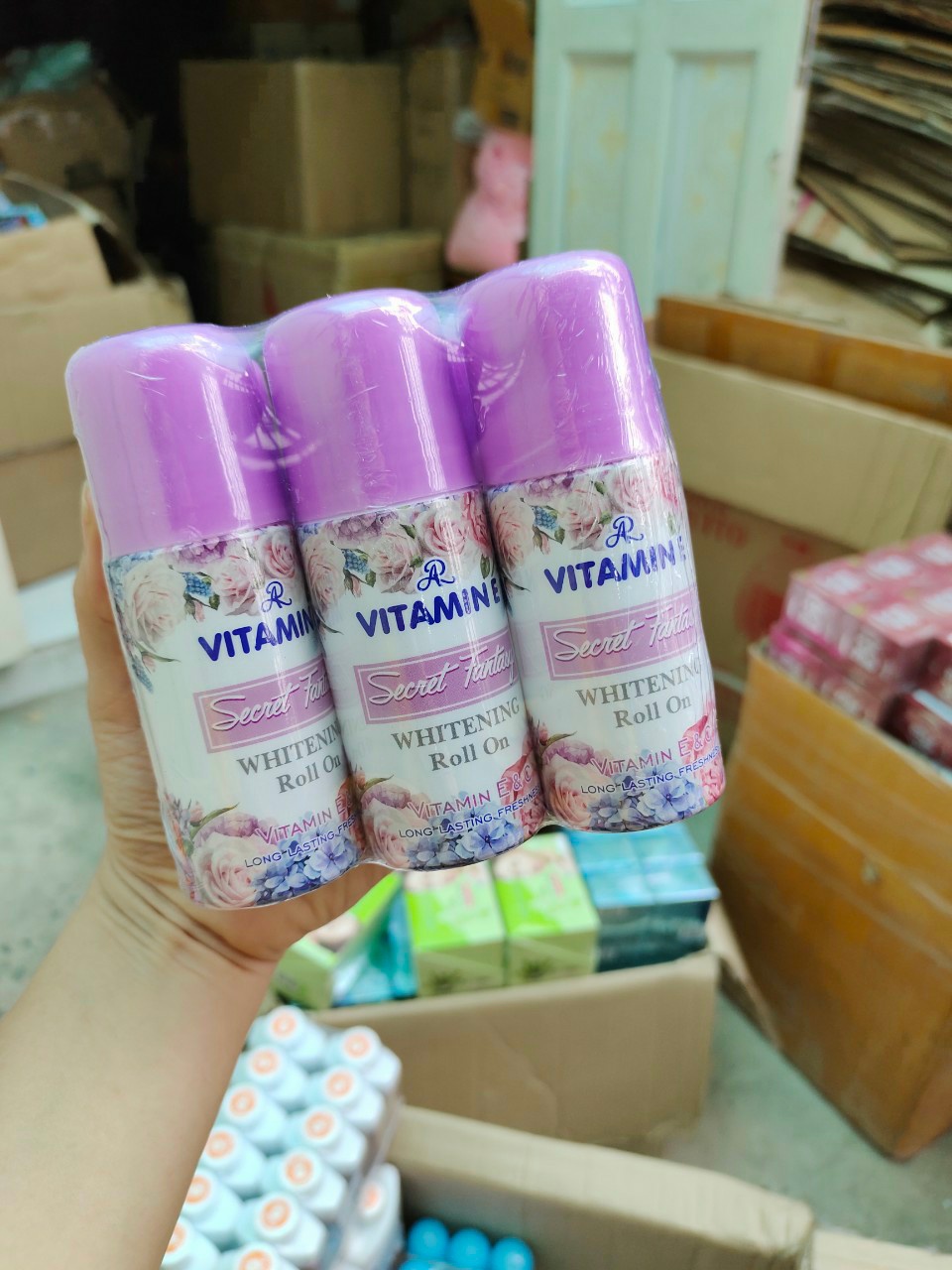 Lăn khử mùi hương nước hoa AR VITAMIN E Thái Lan